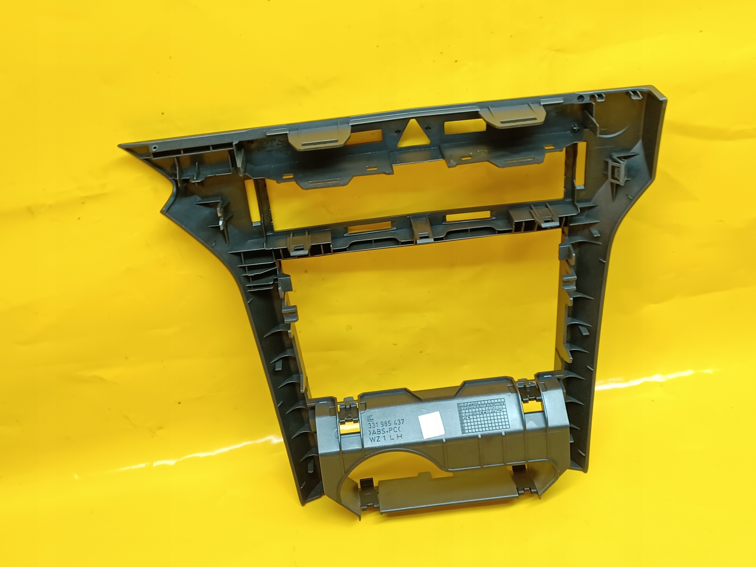 консоль центральная opel oe 331985437