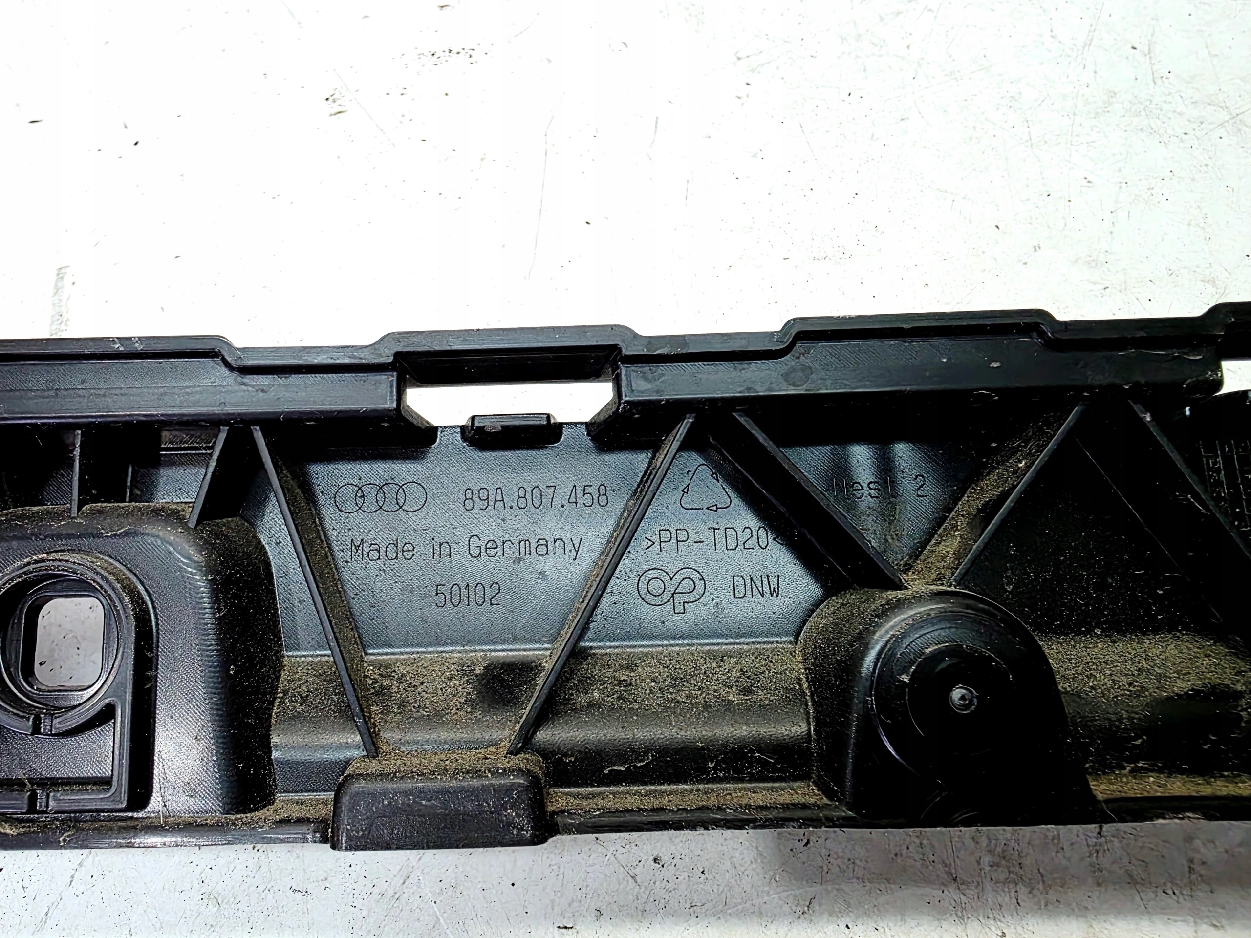 Support Support plaque Pare choc Moyenne AUDI Q4 E-TRON 89A807458