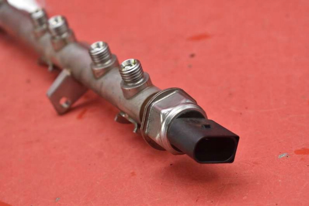 Rampe injection 7562474 BMW E90 E91 2.0i 143 KM 04-10