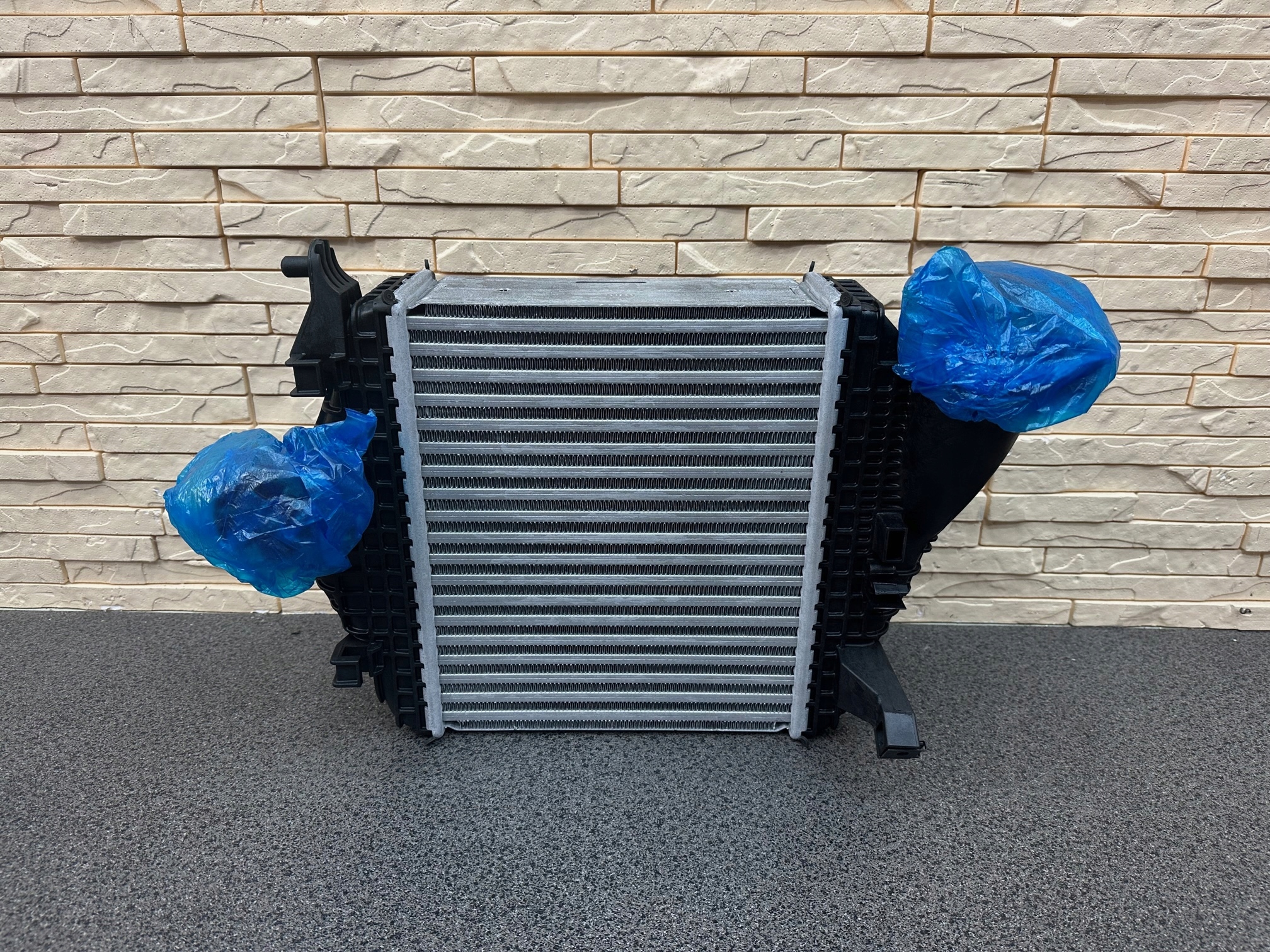 LAMBORGHINI URUS CHŁODNICA INTERCOOLER AIR PRAWY