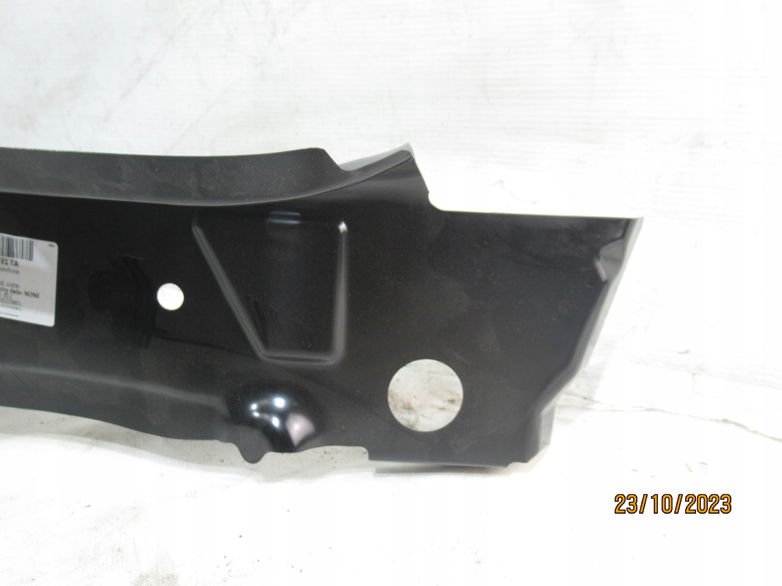 WZMOCNIENIE BLACHA ZAMYKAJĄCA TYŁ AUDI A4 B9 8W9813331TA Typ samochodu Samochody osobowe