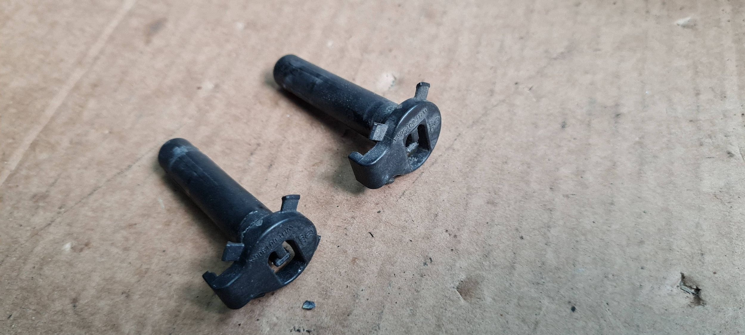 A6 C7 4G bracket holder radiator hook 2X WHT001506A A4 B8 A5 A7 4G