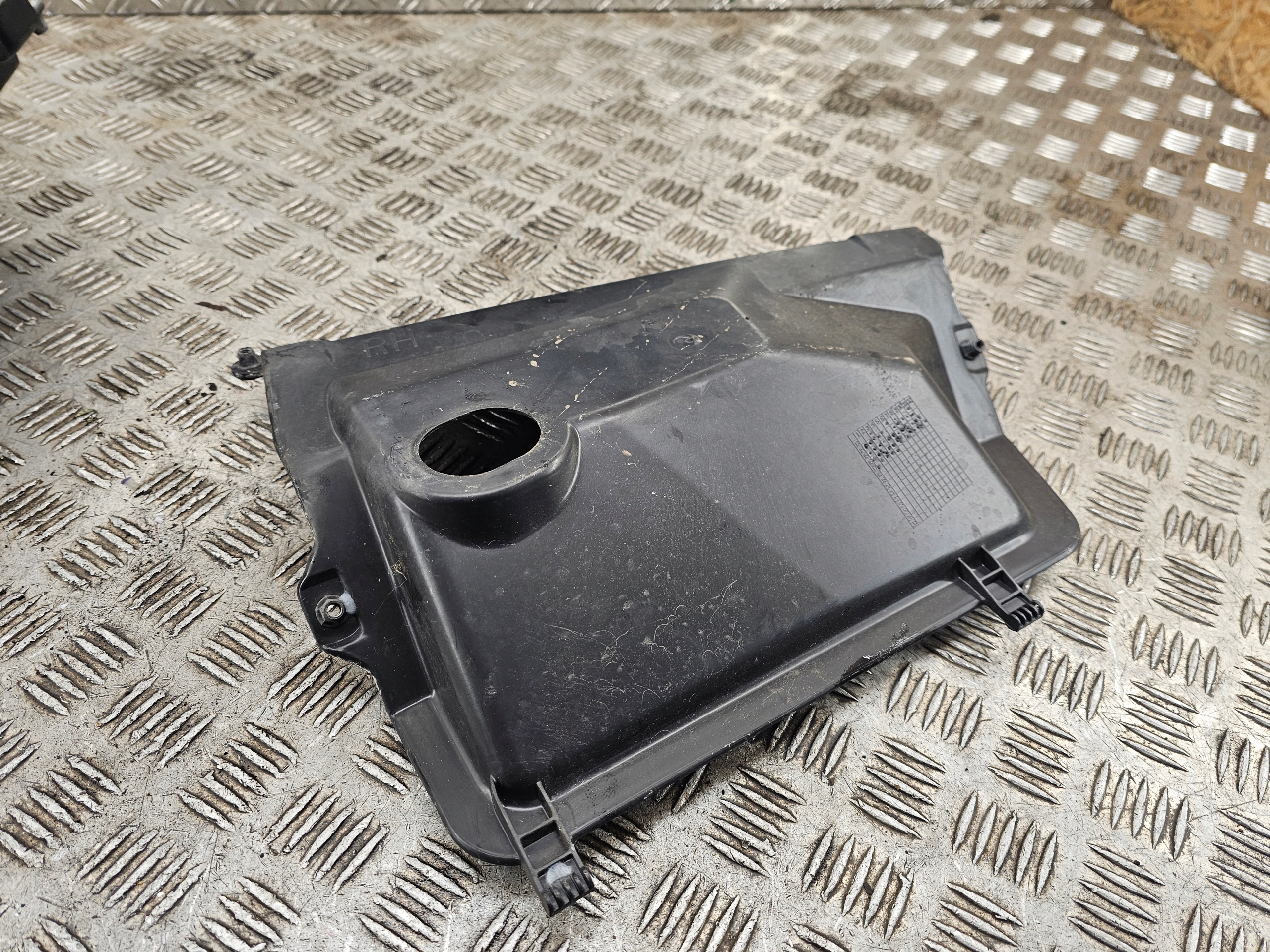 RENAULT TRAFIC III 3 torpedo right front 668620201R