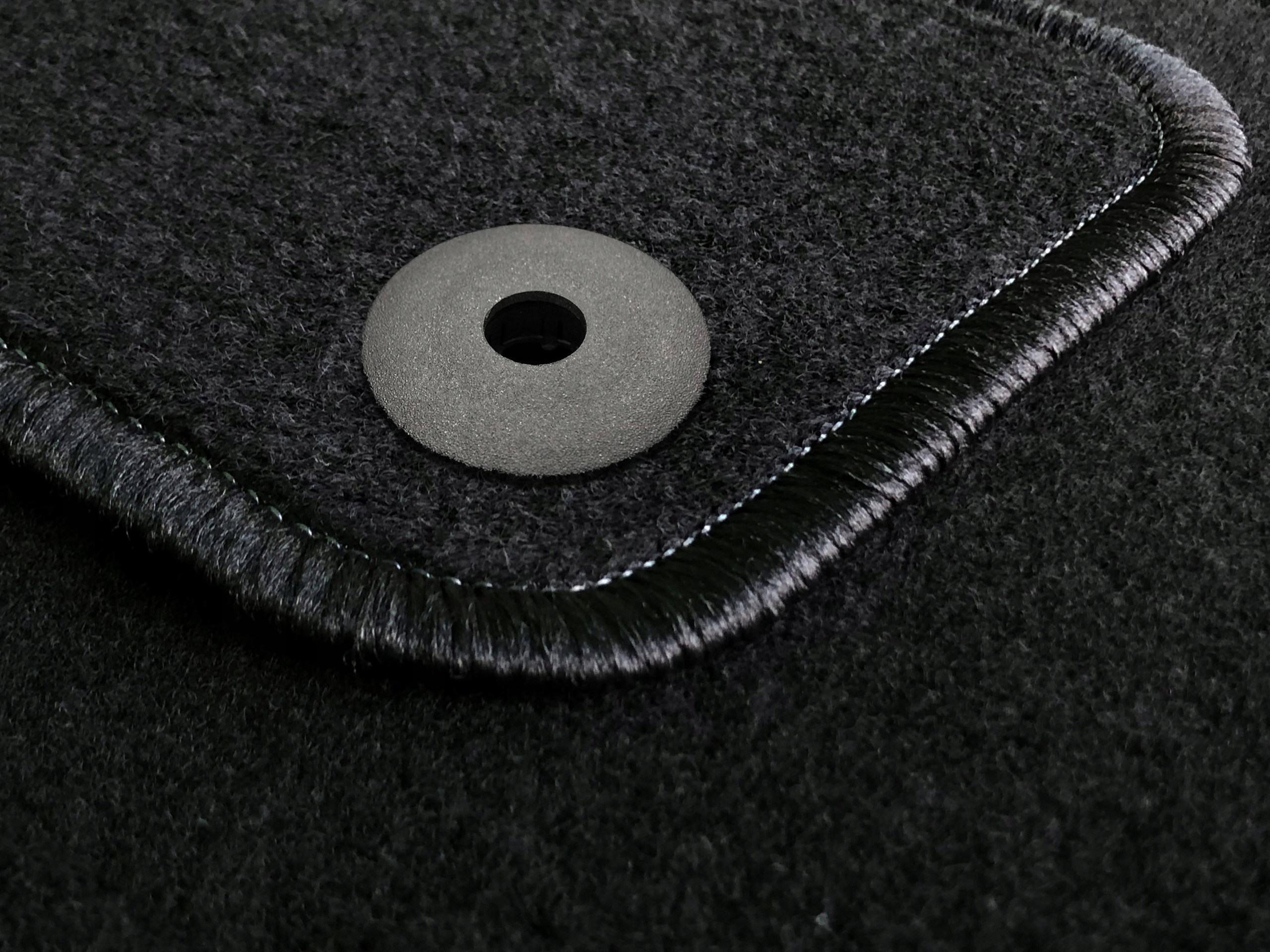 Mazda 2 II 2007 2014 Dywaniki samochodowe Color black