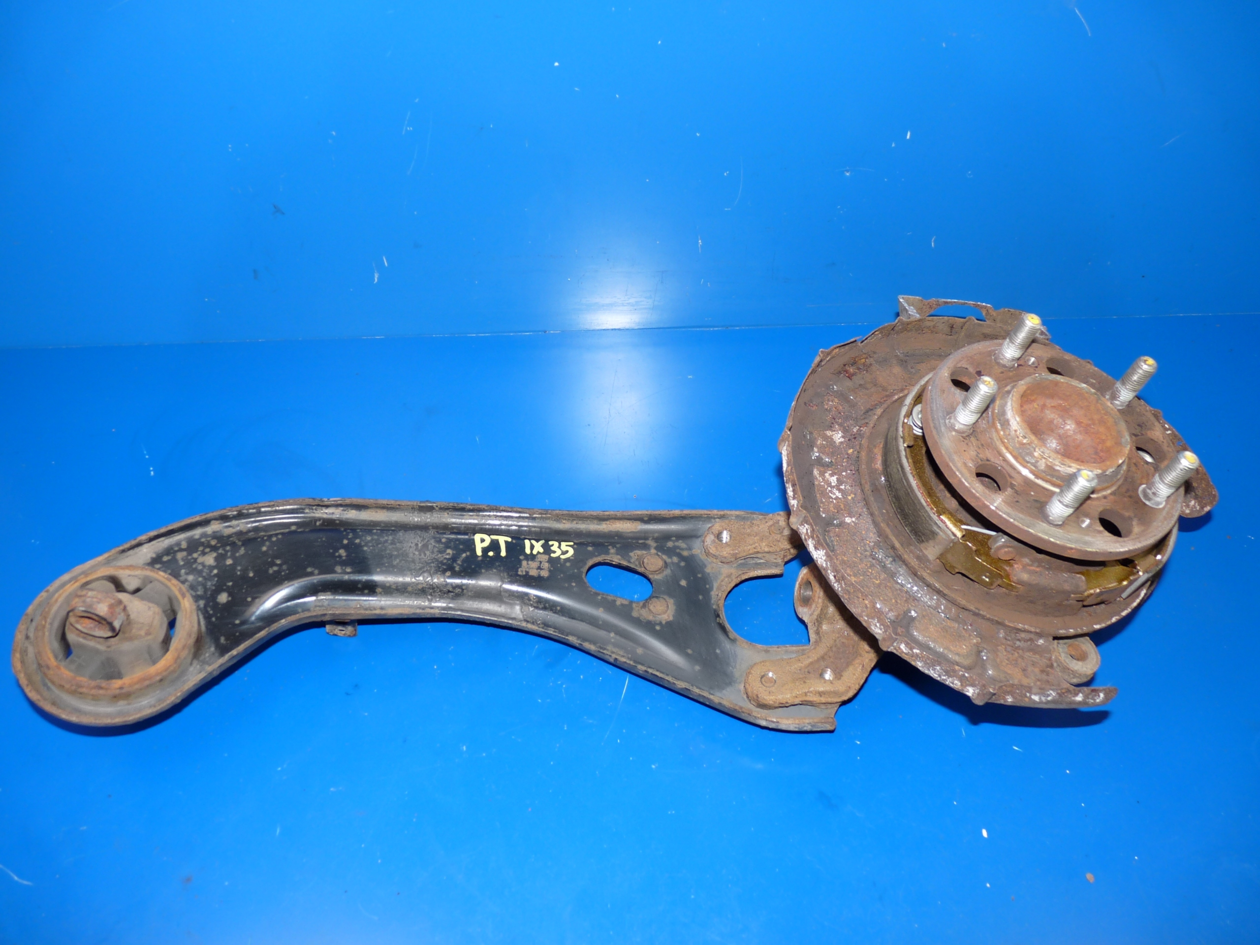 HYUNDAI IX35 PIASTA PRAWY TYŁ TYLNA WAHACZ