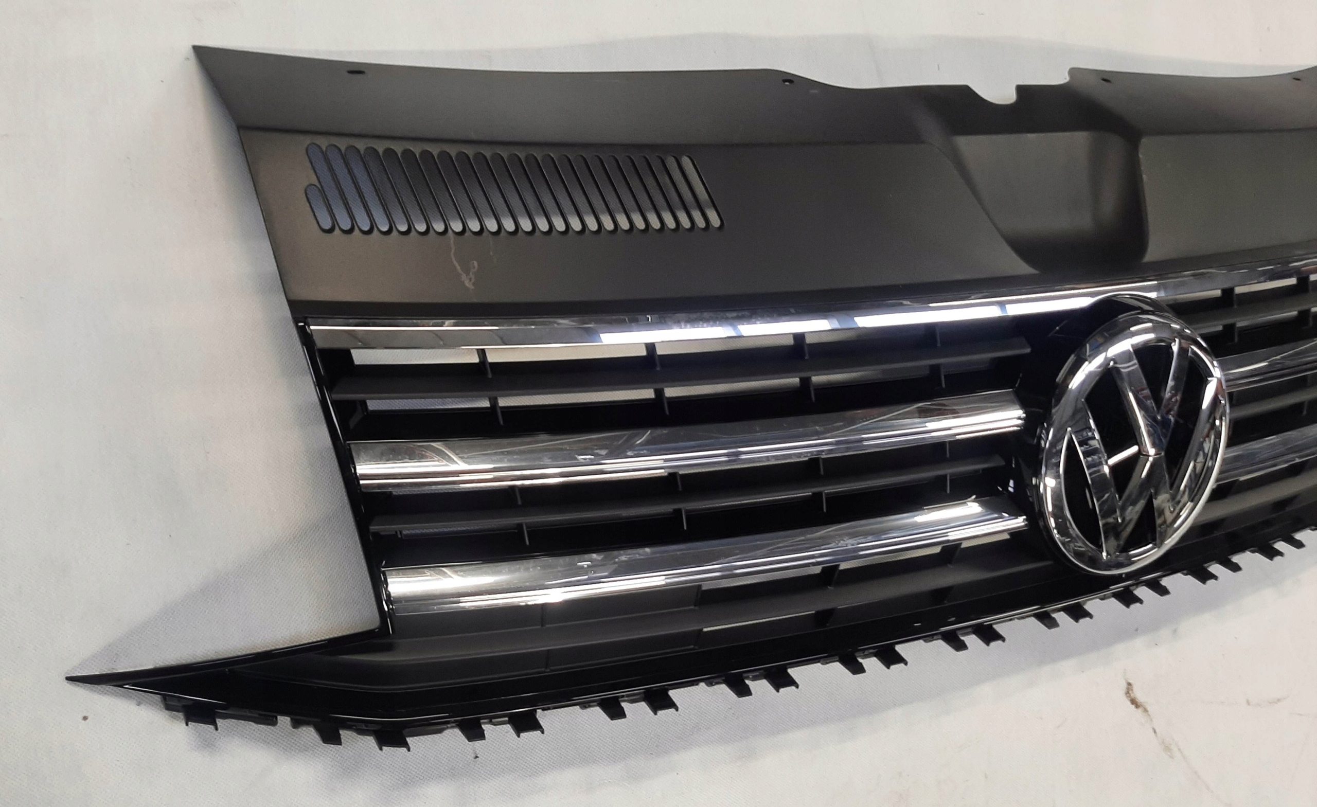 VW T6 Multivan Caravelle Grill Atrapa NOWA 7E5853651C oryginał emblemat Numer katalogowy części 7E5853651C 041 7E5853653C VW T6 Multivan 2015-2019r