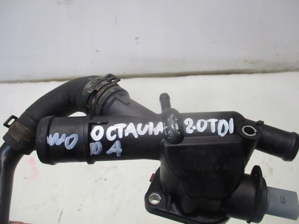 OBUDOWA TERMOSTATU WĄŻ RURA OCTAVIA II VRS 2.0 TDI Producent części Skoda OE