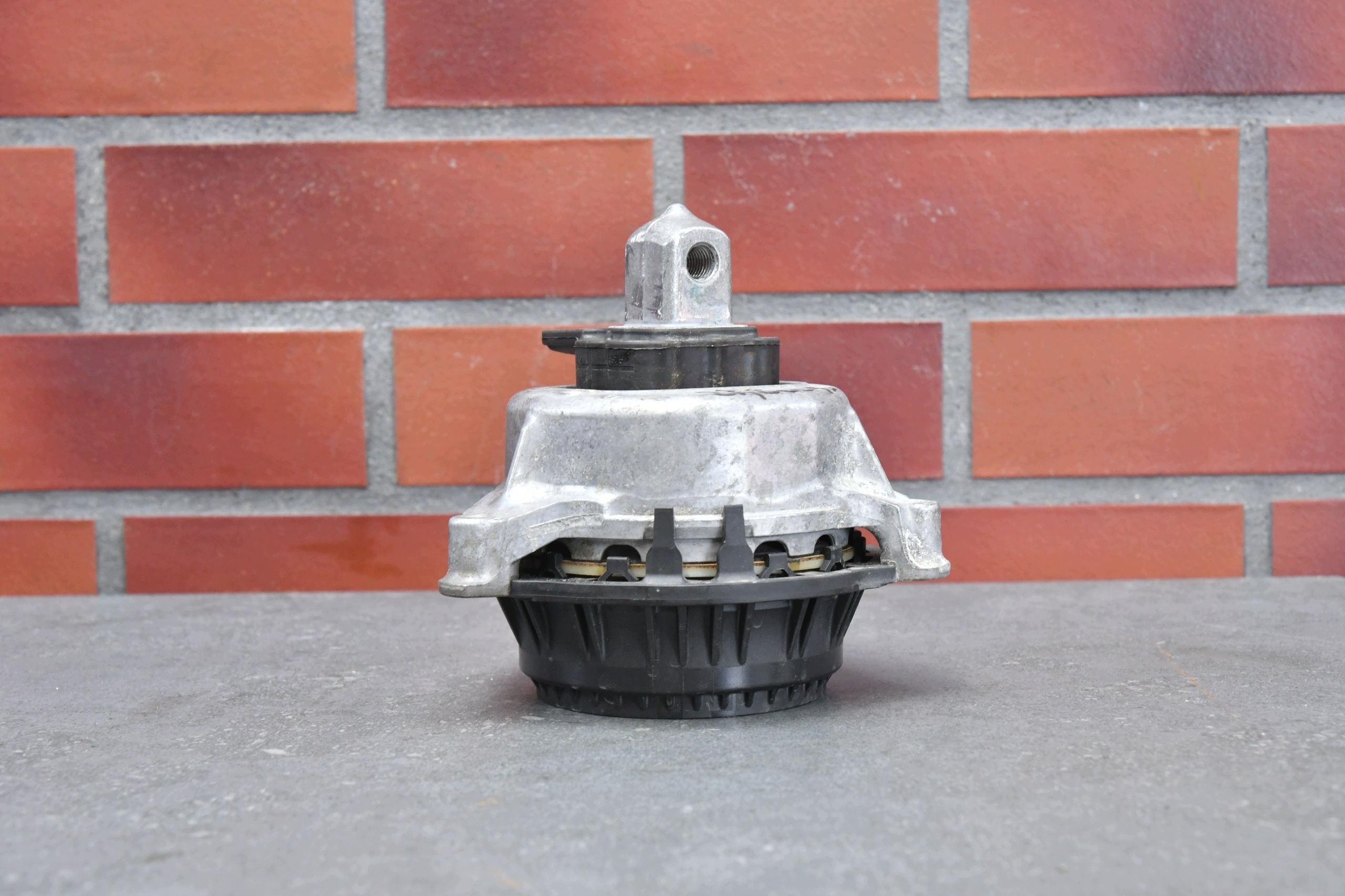 engine mount right bearing BMW 7 G70 760iX 9847740