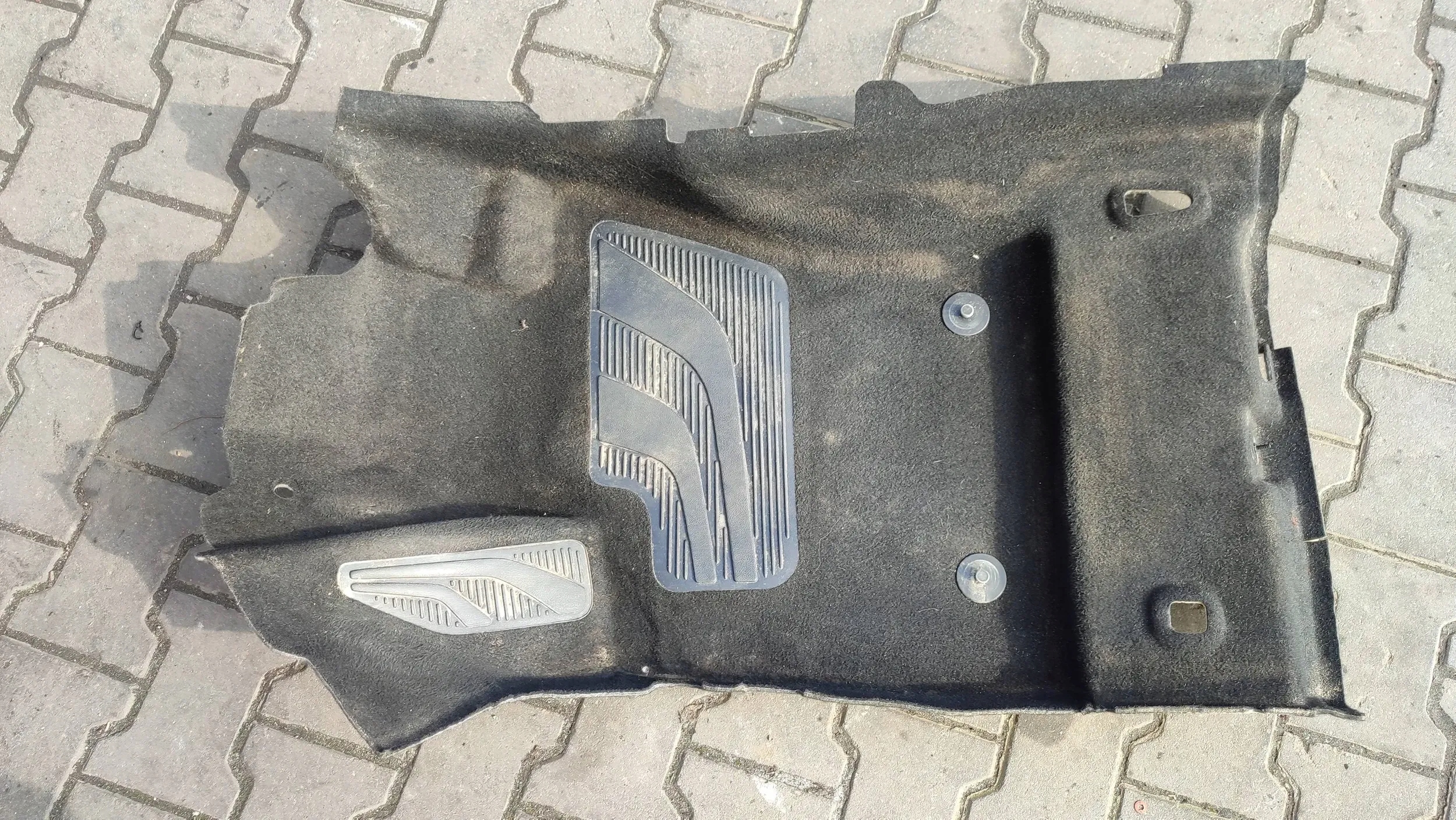 Fiat Tipo II HB 19r. 1.4 left side mats floor front