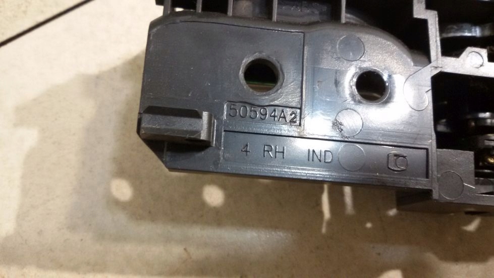 lock door handle right front TOYOTA AVENSIS T25 2 PIN
