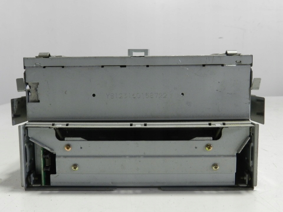 SAAB 9-3 II 02-07 ZMIENIARKA PŁYT CD WZMACNIACZ Numer katalogowy części 12771231 SAAB 9-3 II 02-07