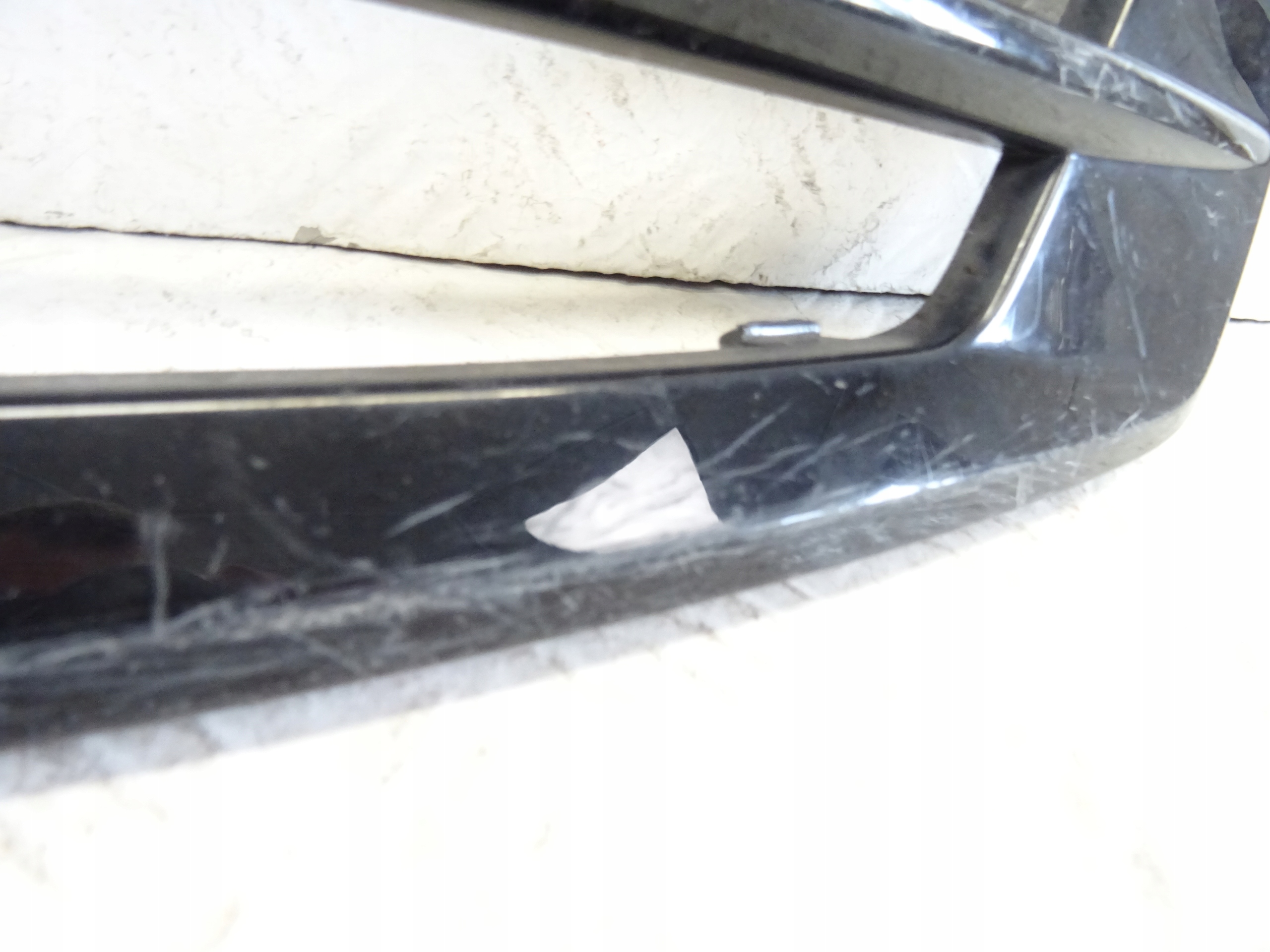 grid of a bumper front front left AUDI Q3 8U LIFT S-LINE 8U0807681K