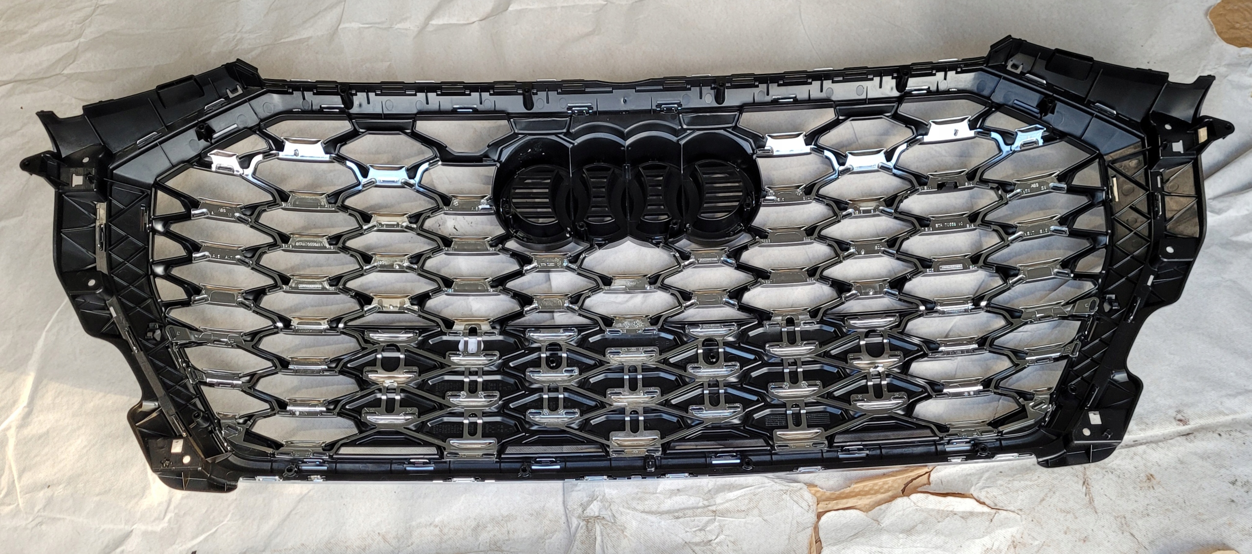 Audi Q3 s-line 18-22 решетка радиатора 83A653651B