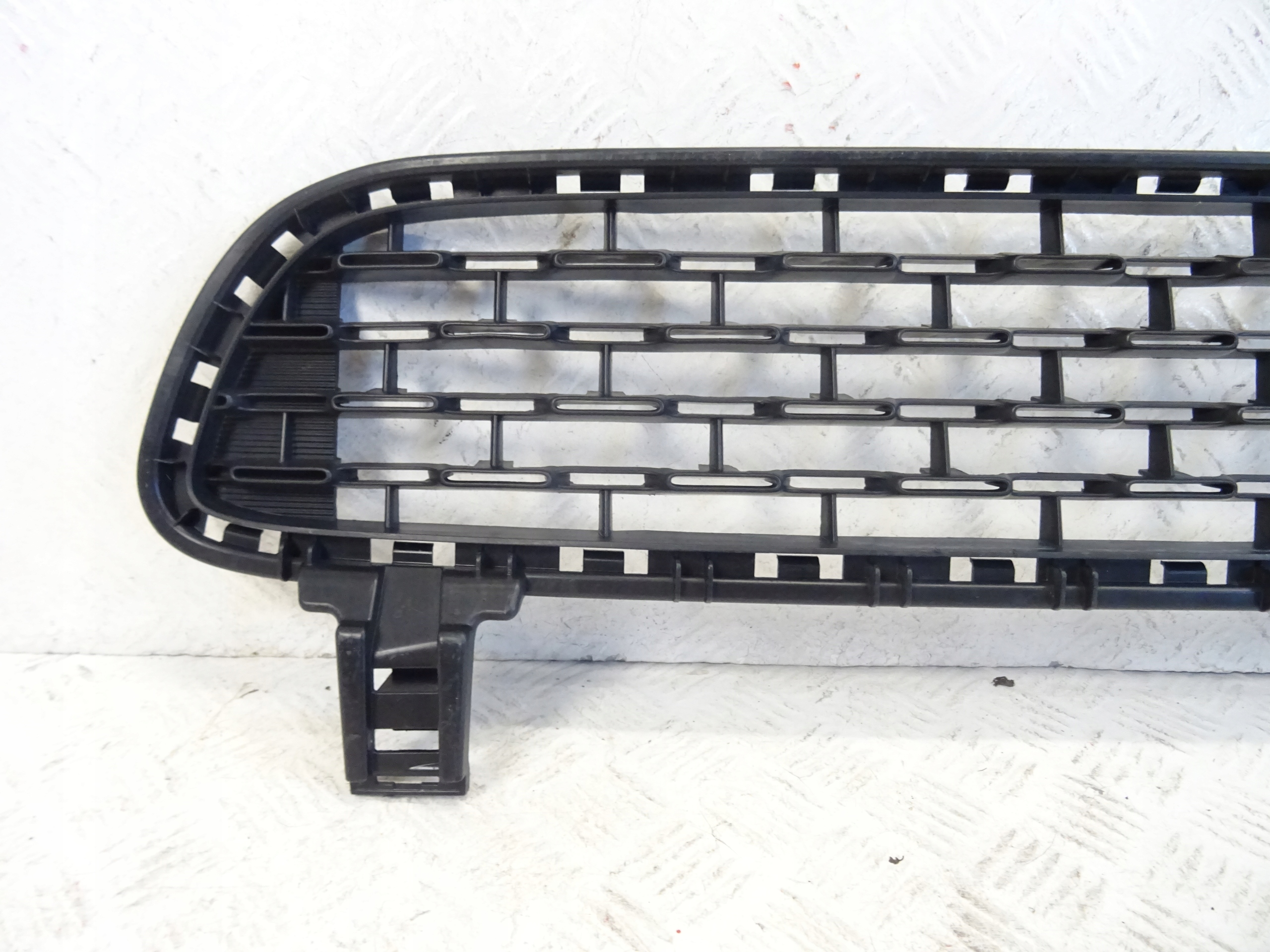 grid of a bumper front front KIA STONIC 86560-H8400
