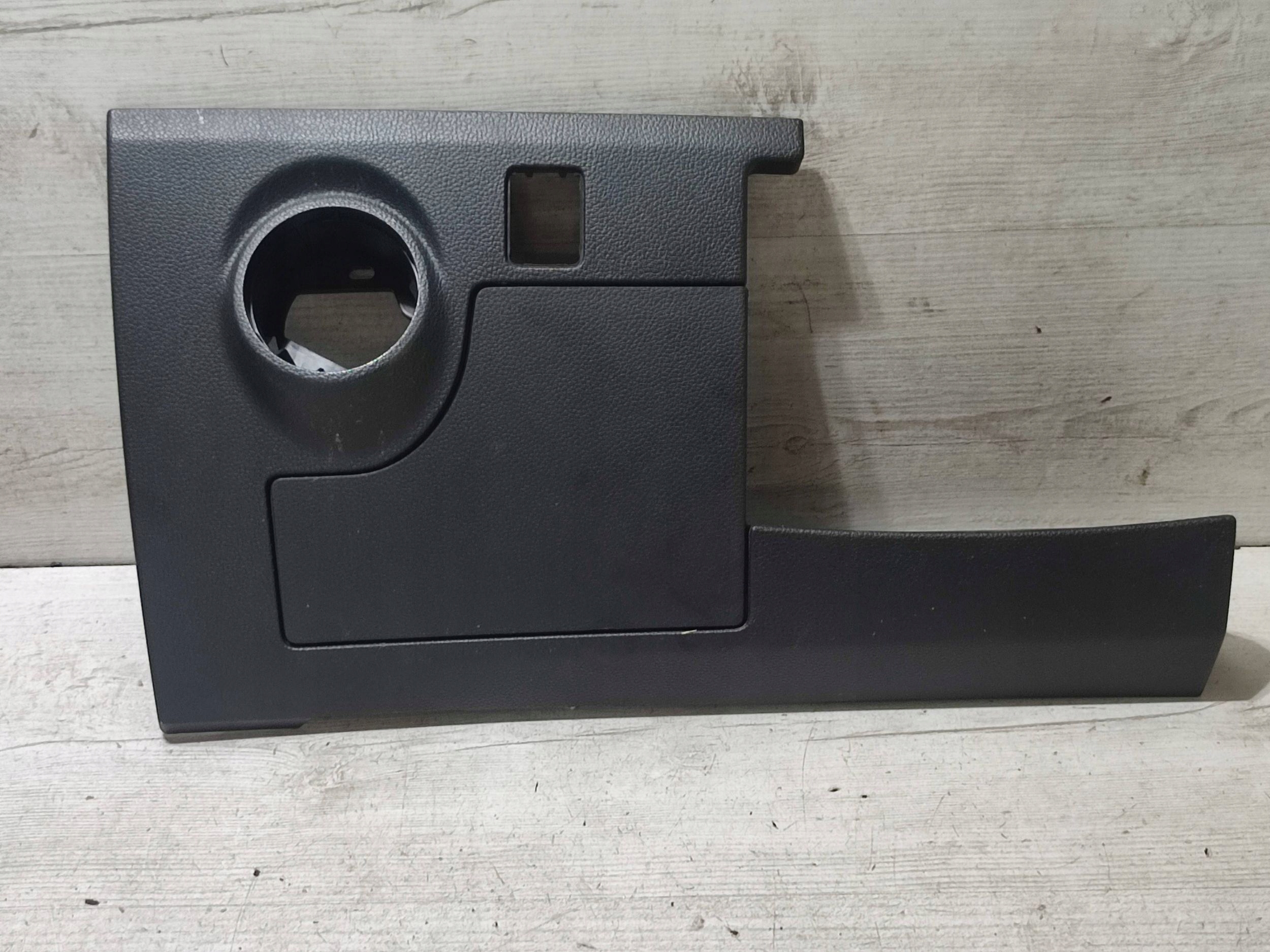 Seat Arona 2019 left side Element of the dashboard rozdzielczej / dol