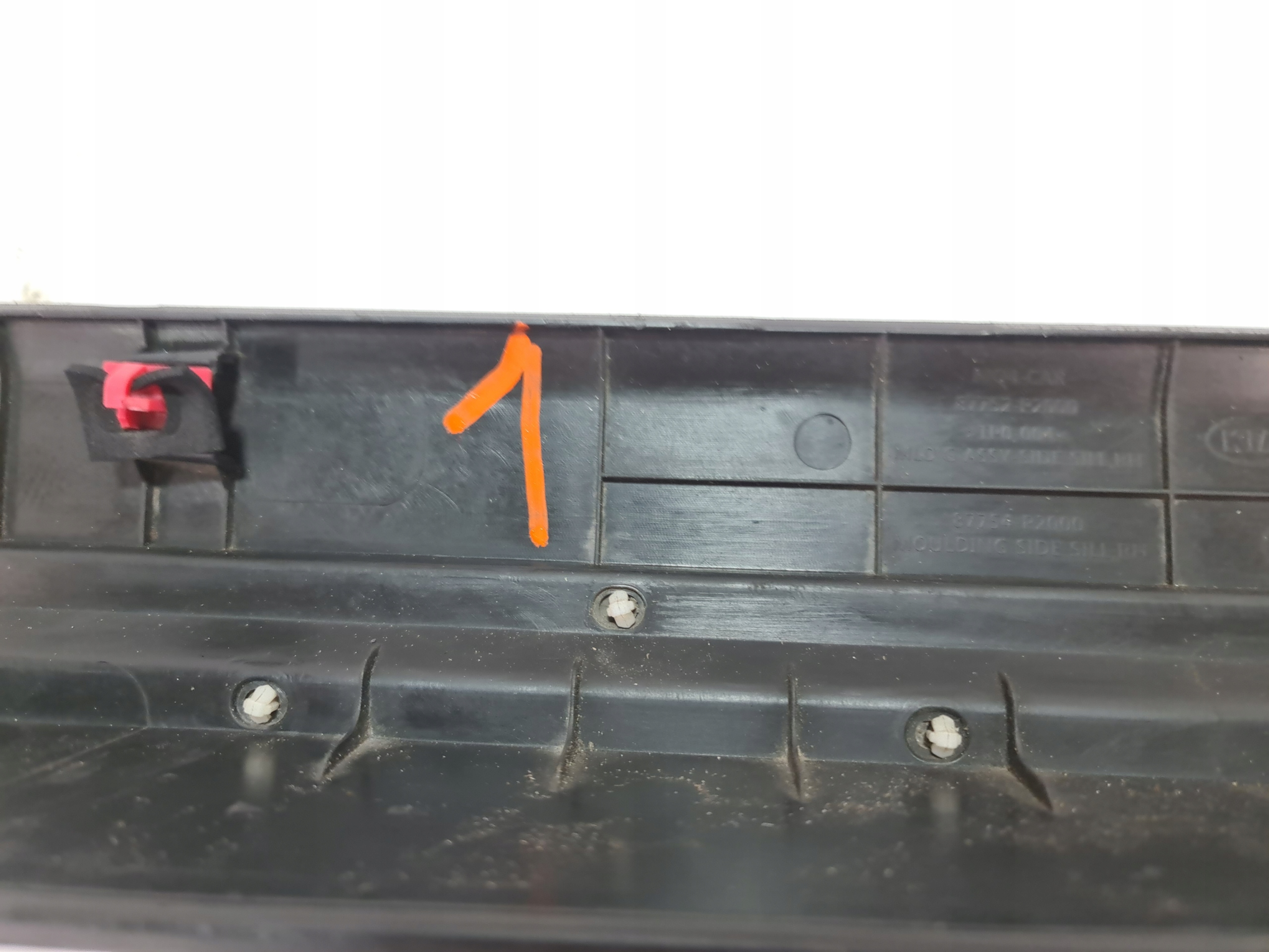 kia SORENTO III 15- молдинг порога P 87752-P2000