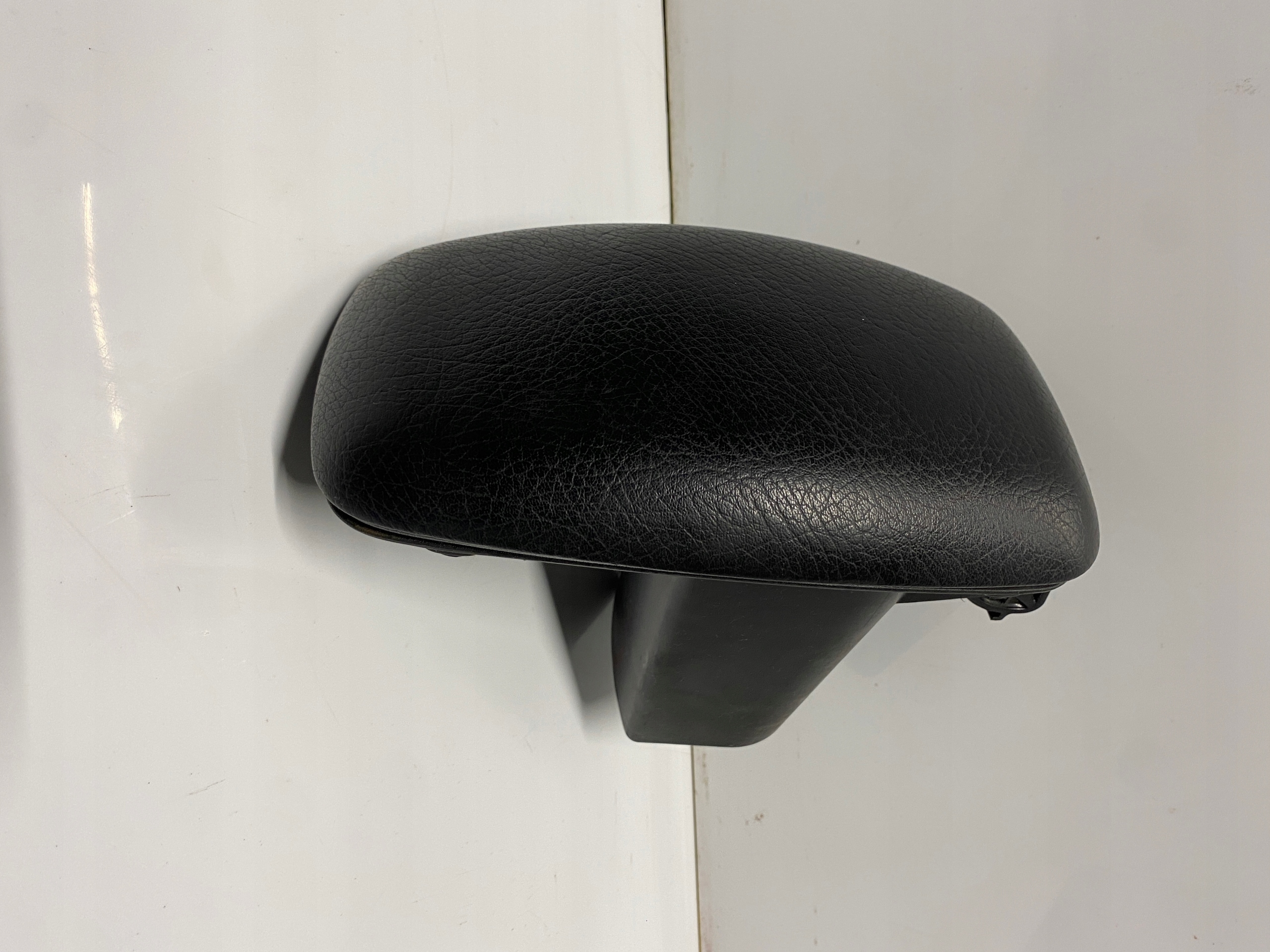 подлокотник opel VECTRA B 90568274