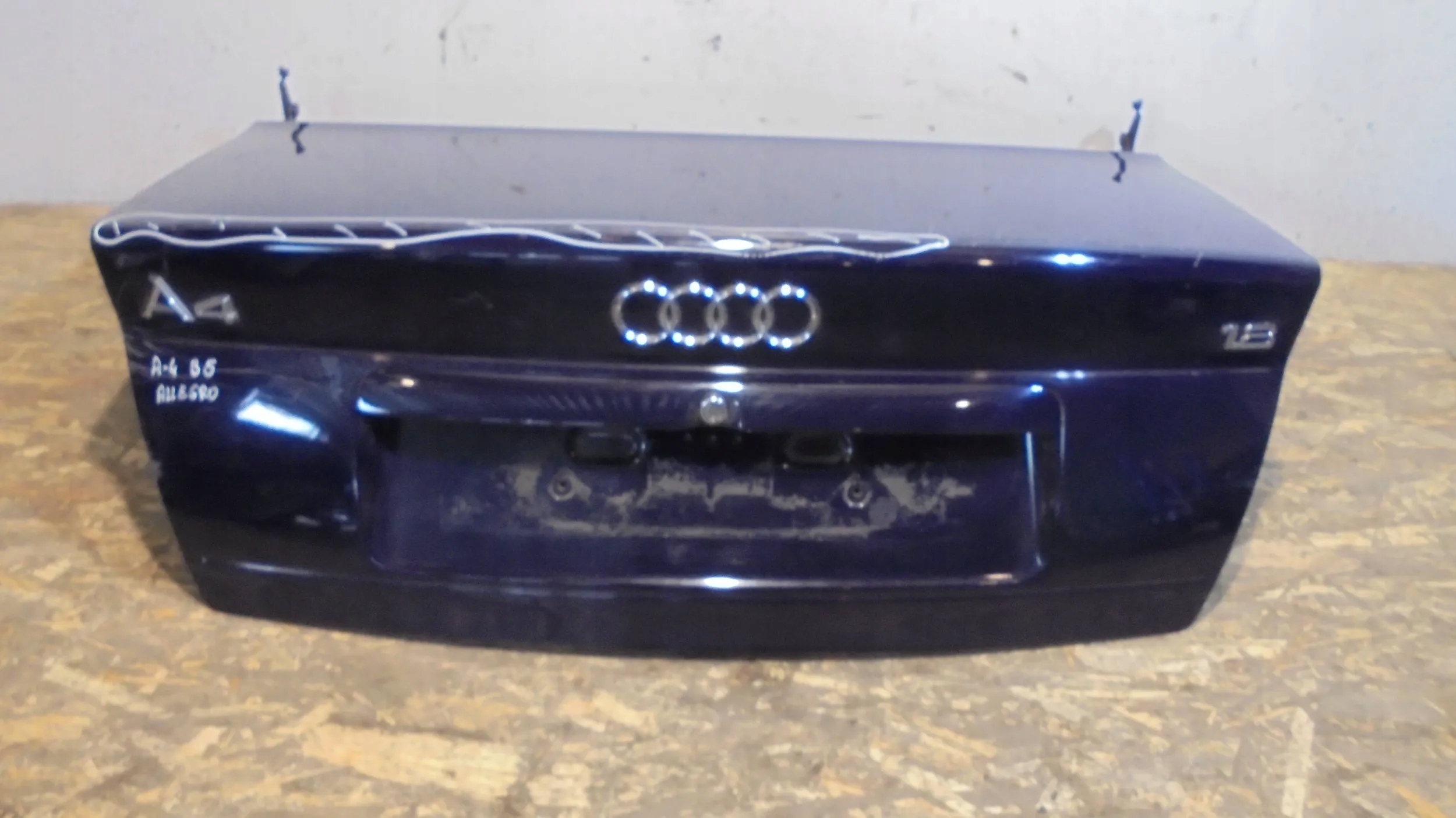 boot door Audi A4 B5 sedan