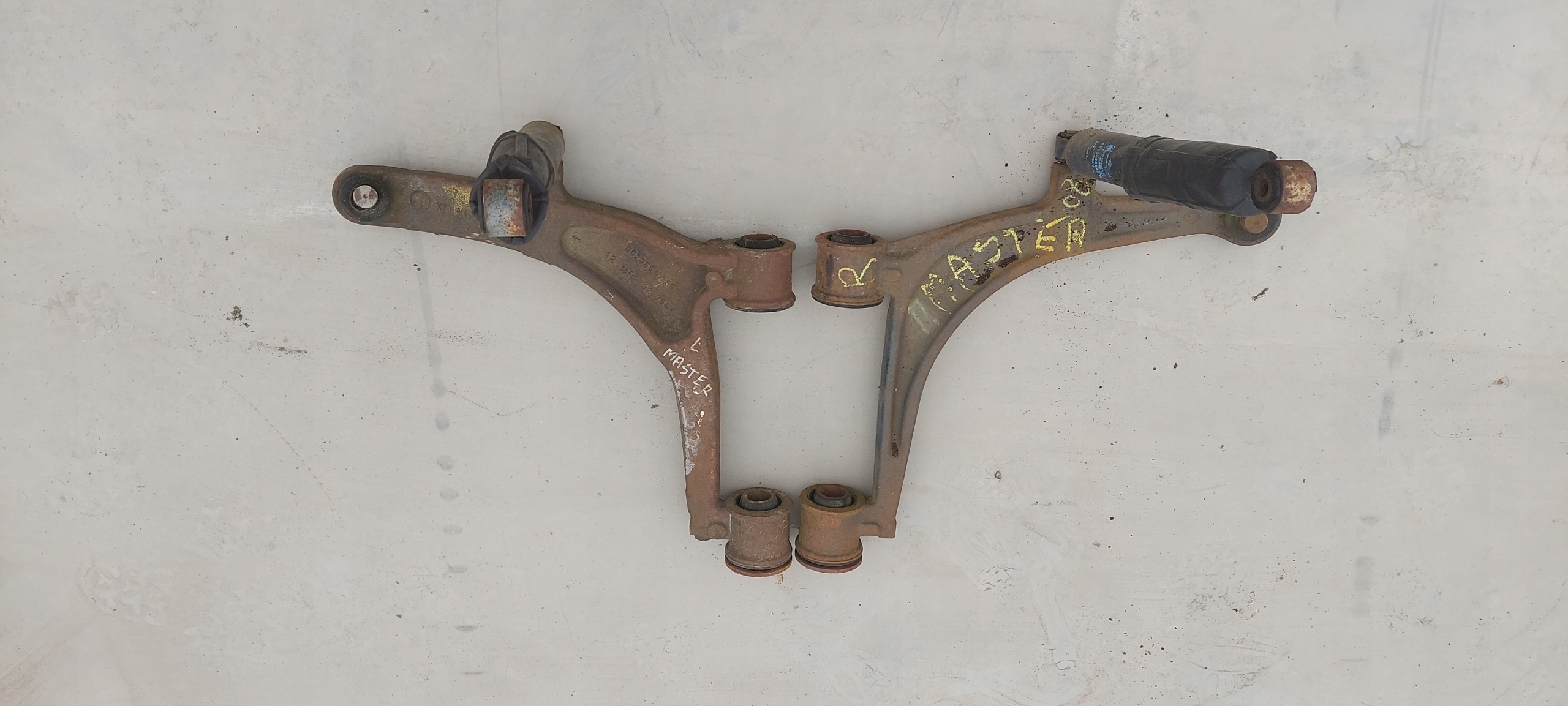 arm L or R front MASTER II MOVANO A 97-10