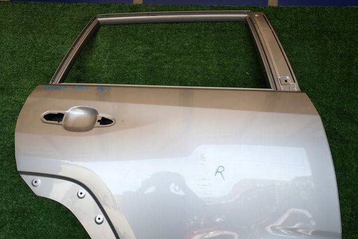 TOYOTA RAV4 19- Tür rechts hinten heck