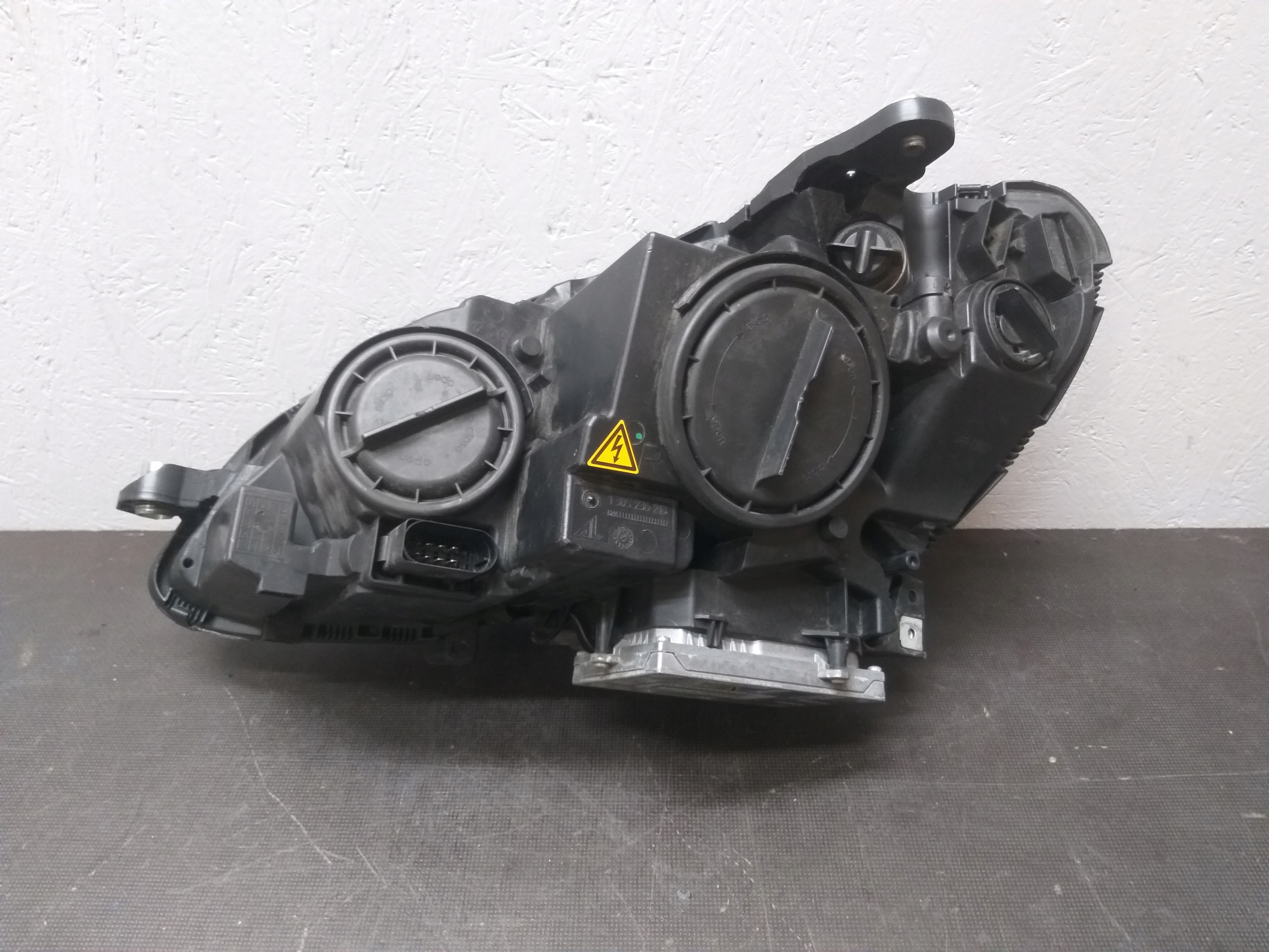 LIGHT RIGHT FRONT MERCEDES C KLASA W204 07-10 BI XENON POSITIONING
