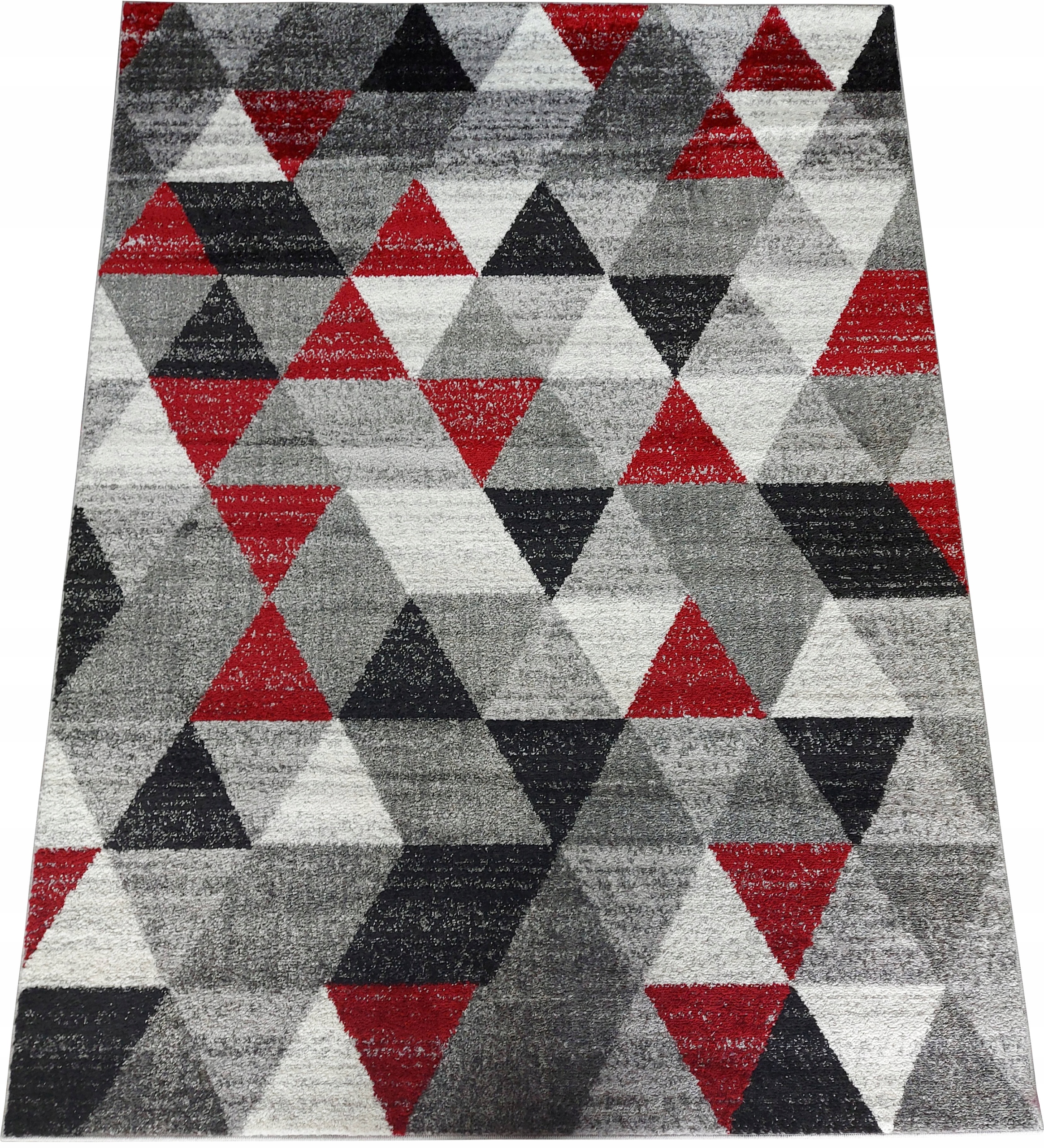 Koberec červené trojuholníky – kvalita vlysu 160/220