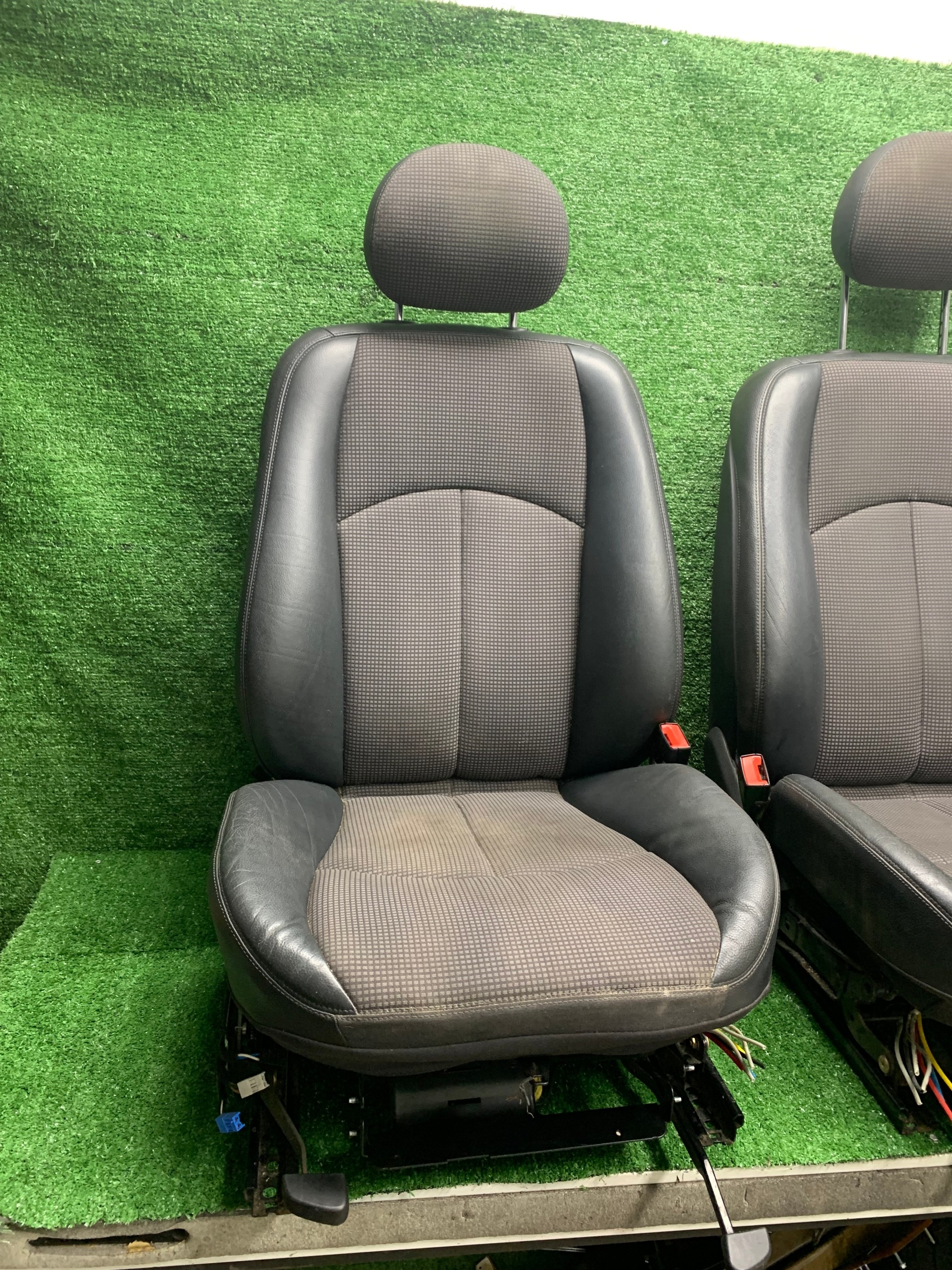seats front front KOMPLET right/left MERCEDES E-KLASA W211 semi leather