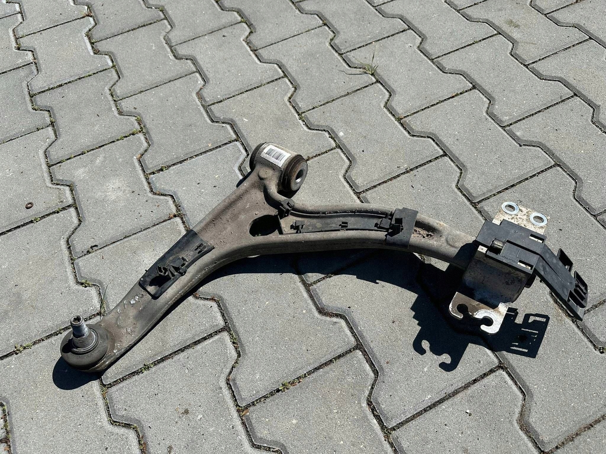 Mercedes-Benz GLA W156 2017 left side arm front A1563300500