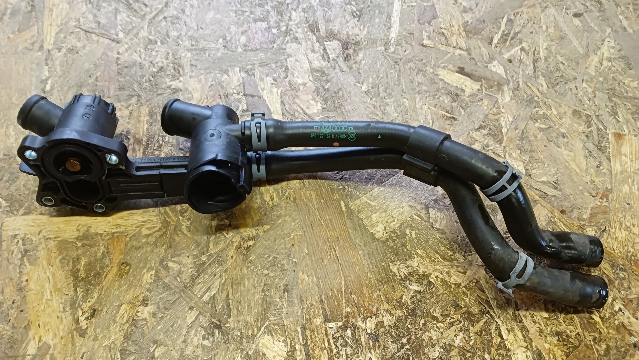 SKODA FABIA 1.2 TSI OBUDOWA TERMOSTATU 03F121026B