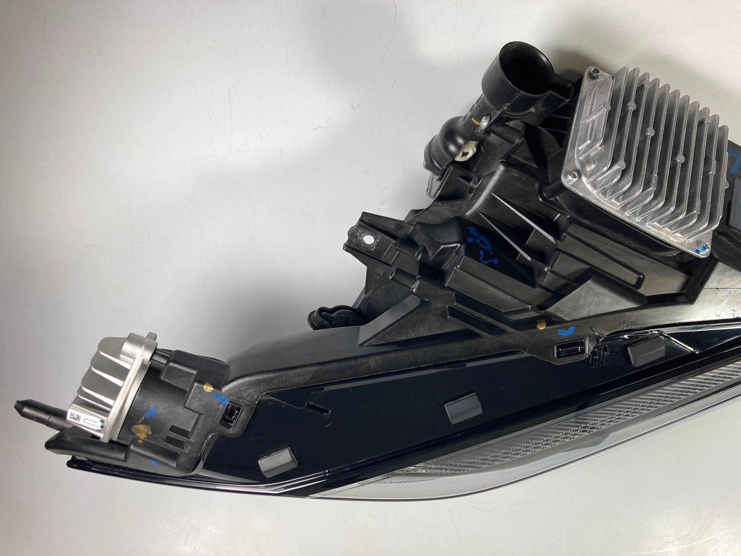 Chevrolet Corvette C8 reflektor light front right FULL LED 2020-26 OEM