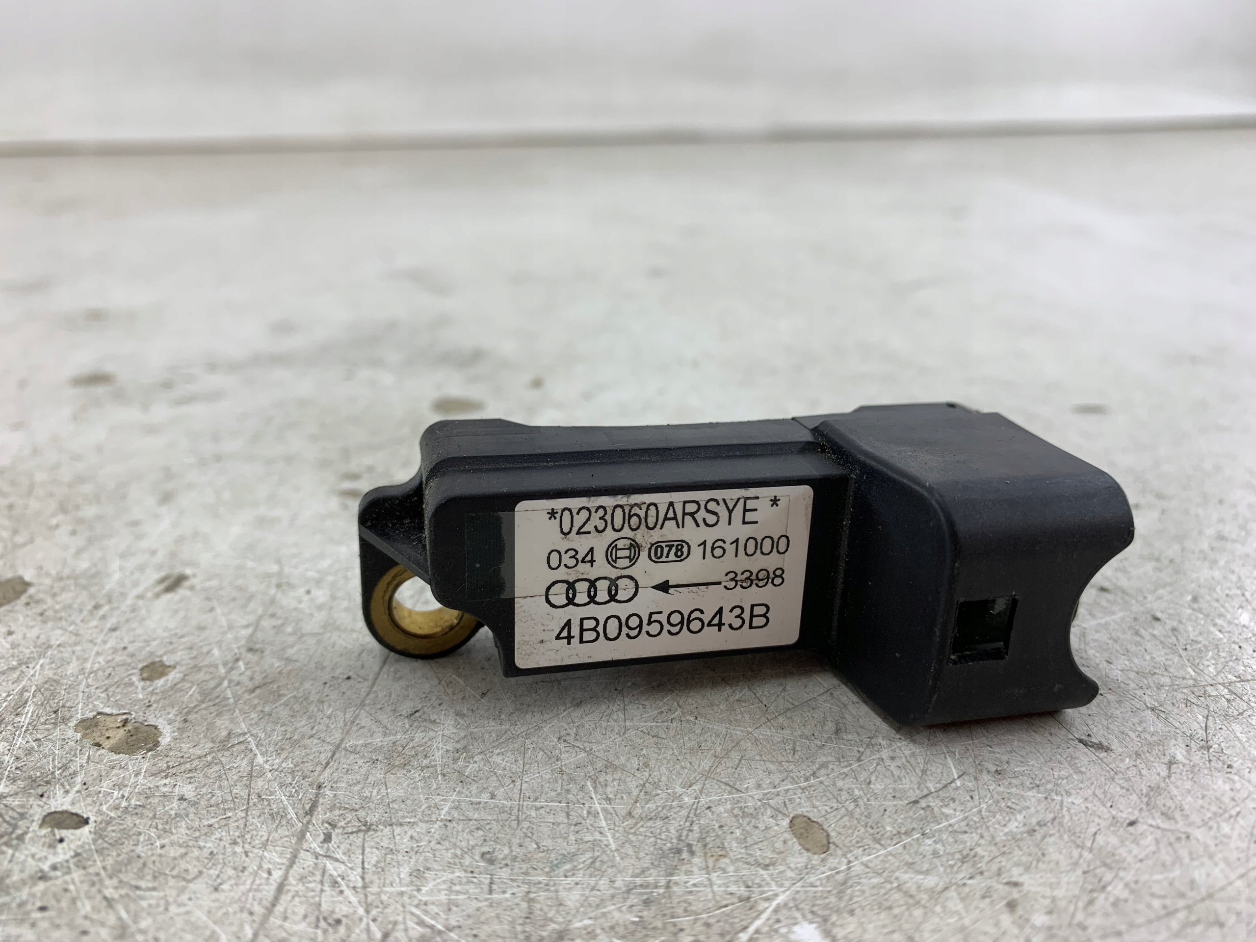 AUDI A6 C5 Capteur choc de choc 4B0959643B