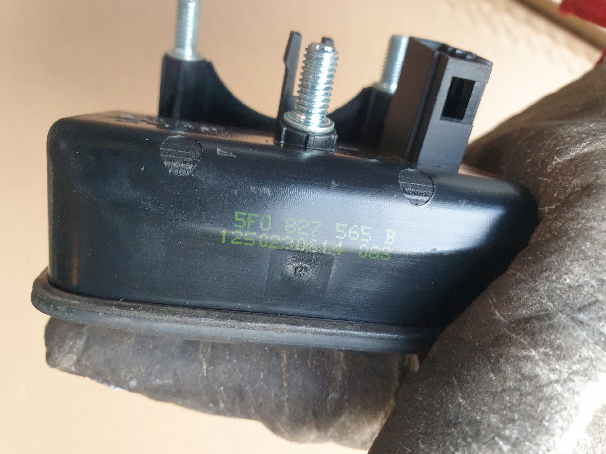 Poignée du capot SEAT LEON III 3 5F 2013- 5F0827565B