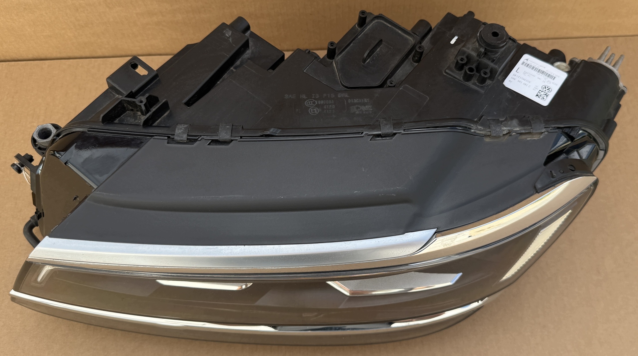 light VW TIGUAN ALLSPACE 5NN941081C left original as new complete