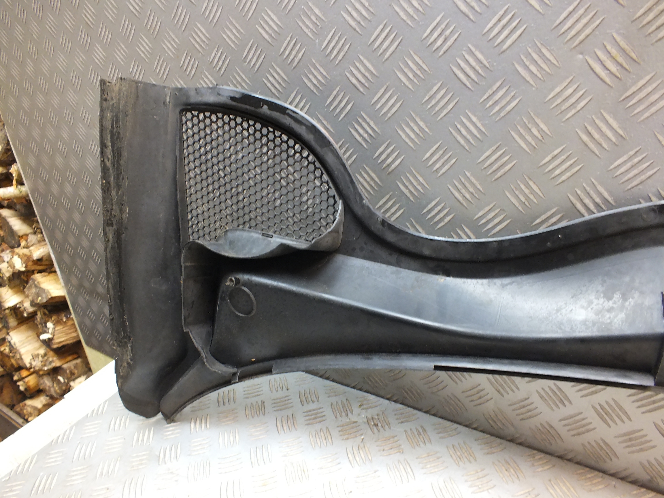 AUDI A1 8X 10-14 PODSZYBIE GÓRNE PLASTIKOWE EUROPA 8X1819415 Typ samochodu Samochody osobowe