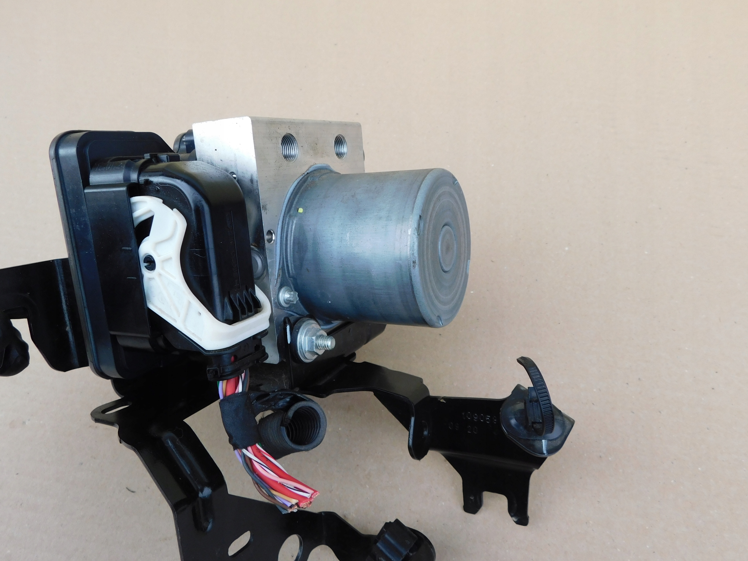 Renault Clio V 1.5 d Pompe ABS Support plaque Prise 476601675R