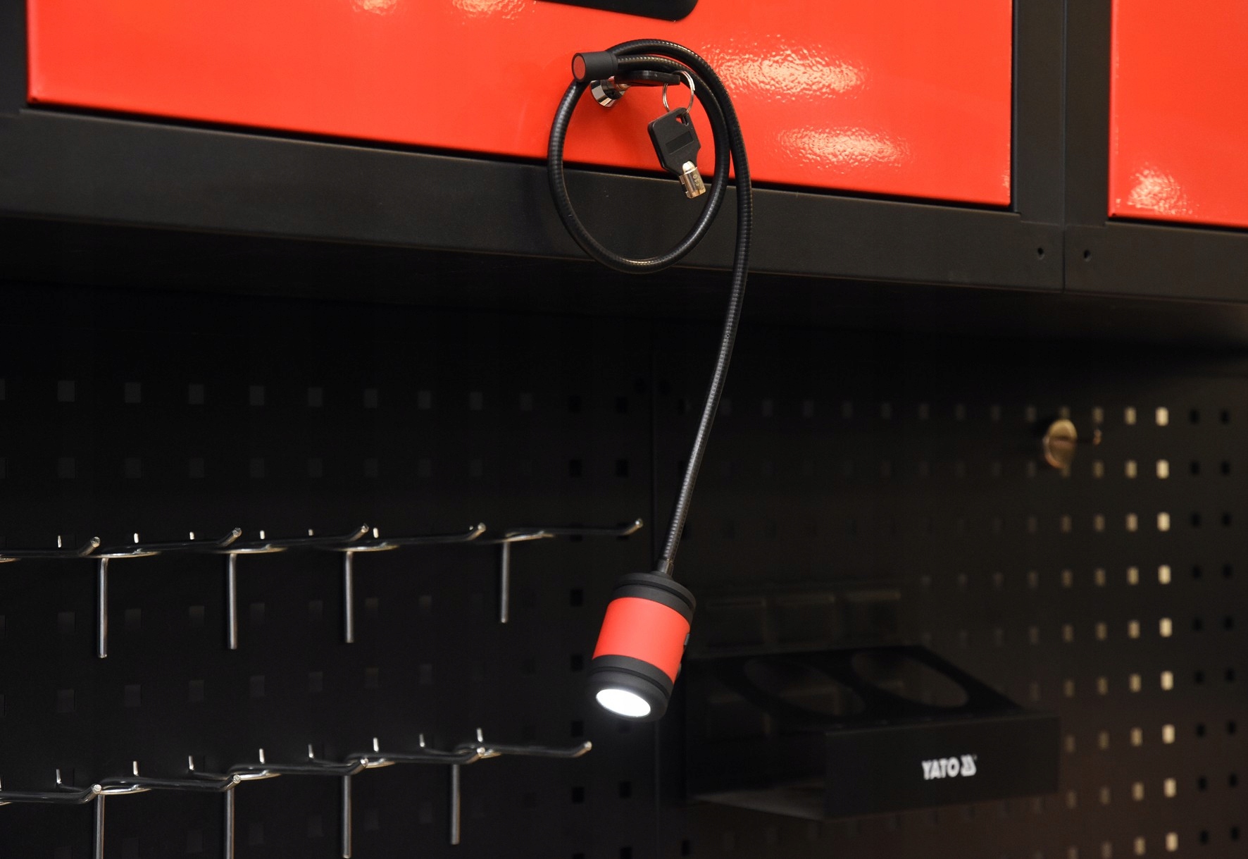 LATARKA WIELOFUNKCYJNA 3W LED COB + CHWYTAK MAGNES Marka Yato