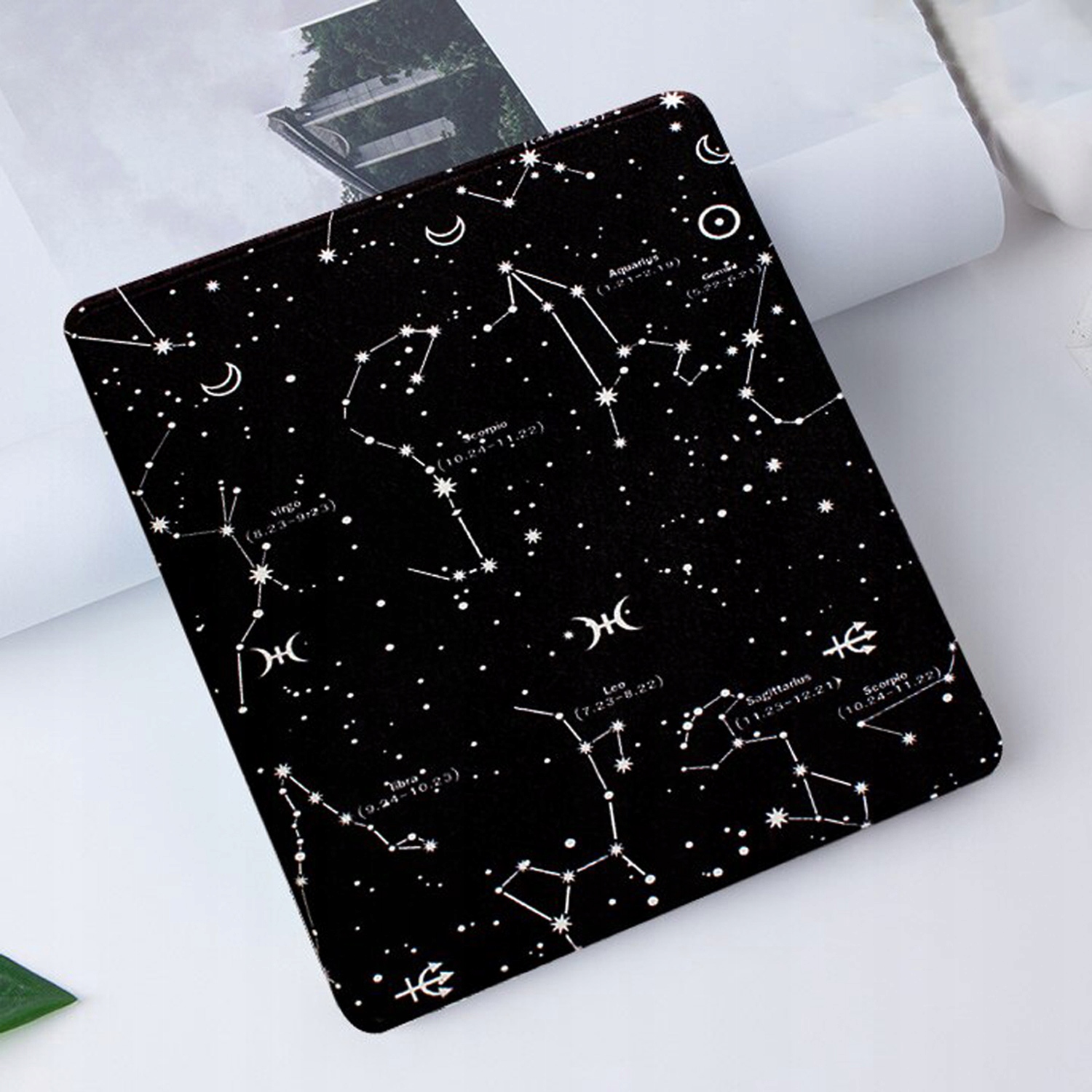 Etui Smart graficzne wzory do Kindle Oasis 2/3 Marka Strado