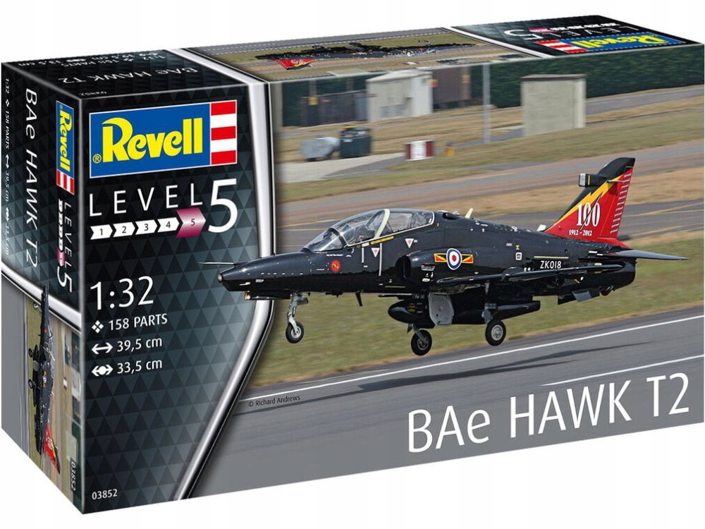 1/32 Slepovací letadlo BAe Hawk T2 Revell 03852