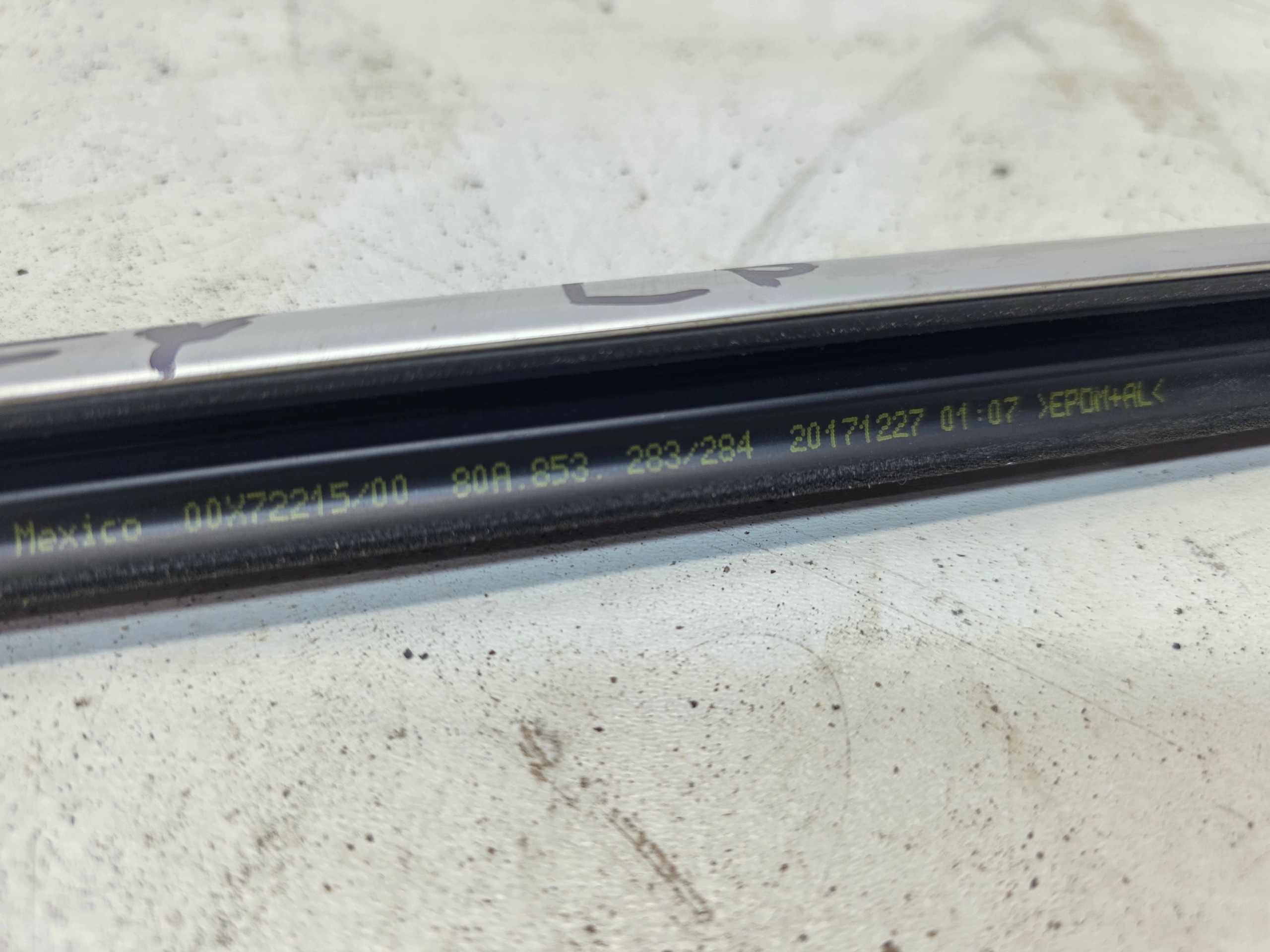 moulding dust SZYBE door left front CHROM AUDI Q5 FY 80A853283