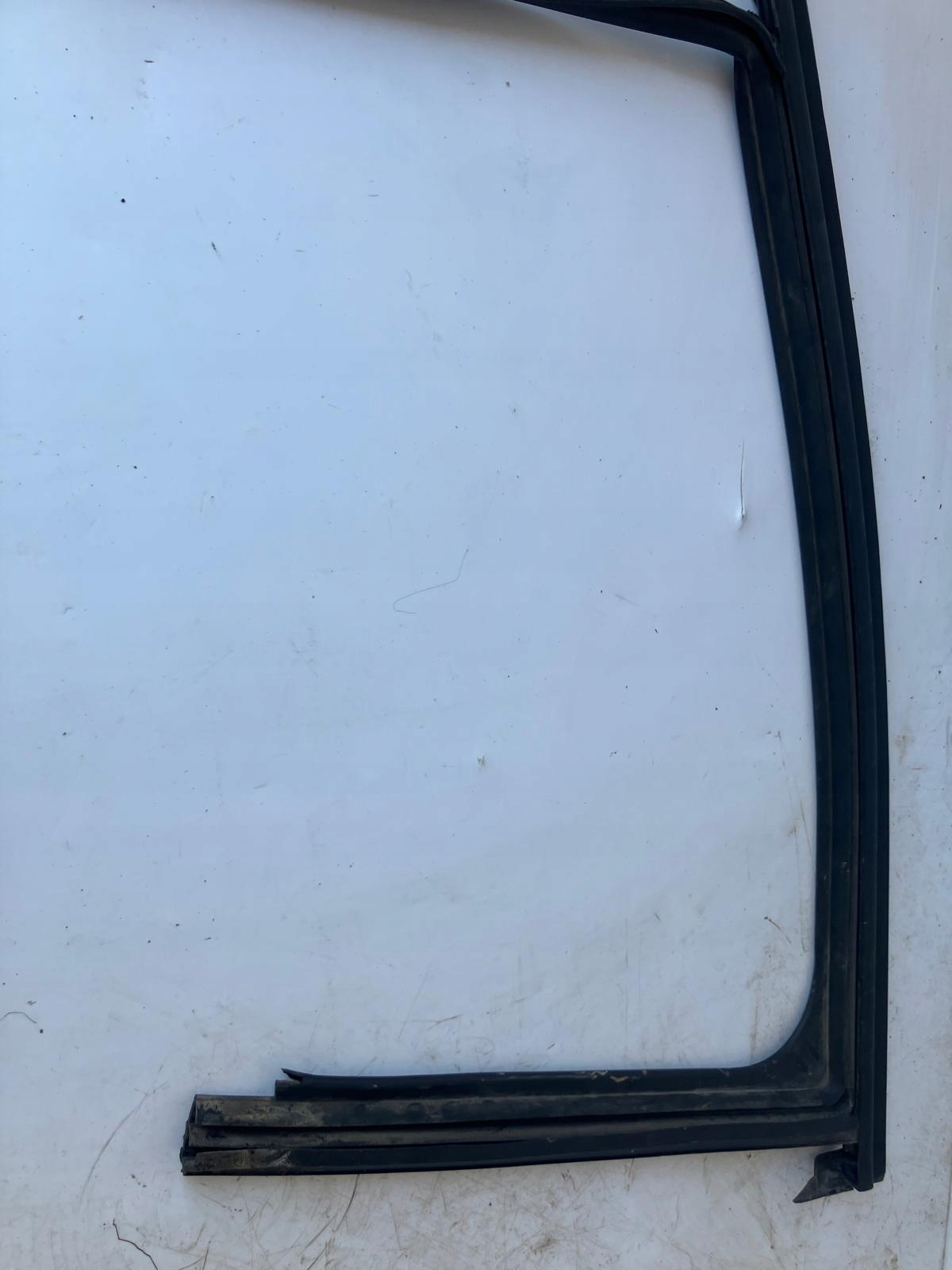 frame gasket door left front PEUGEOT 208 5D