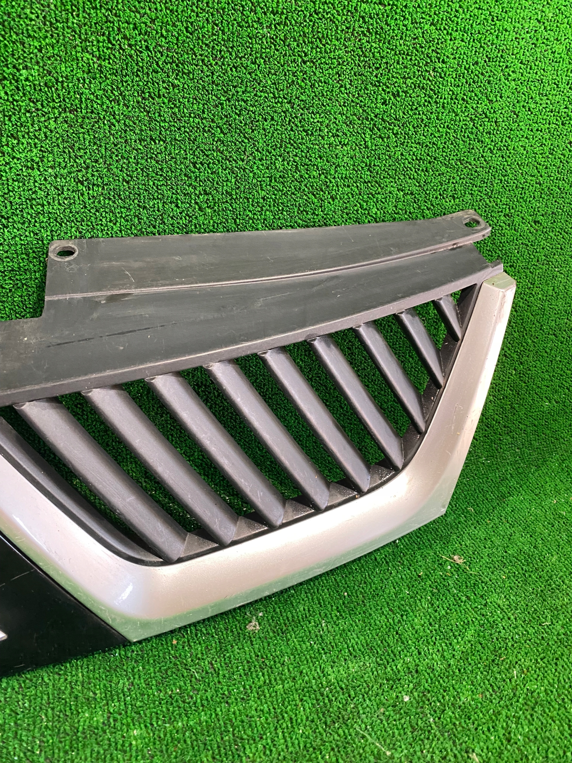 Grill Grill MITSUBISHI OUTLANDER II