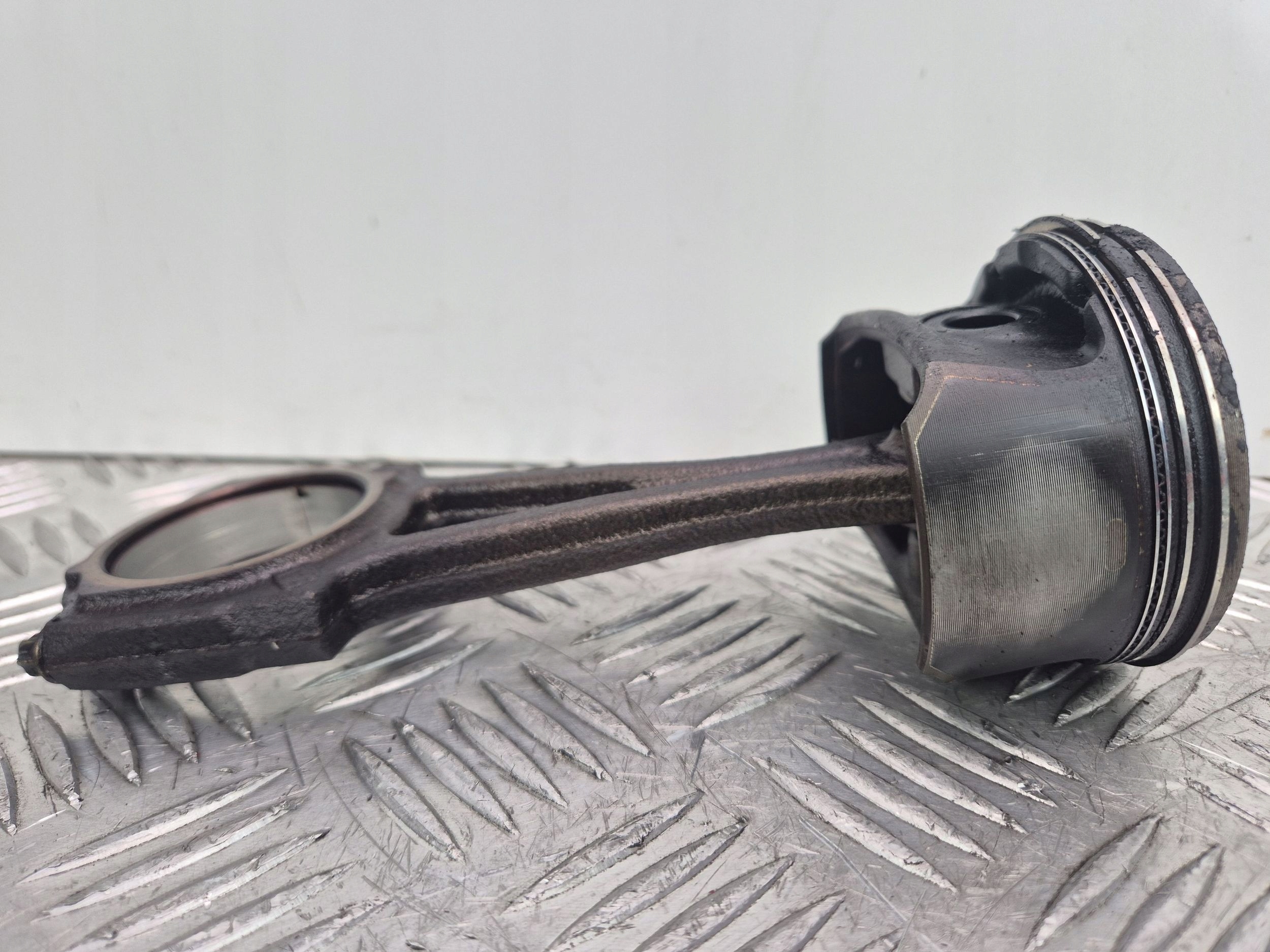 piston with connecting rod Opel Corsa D 1.2 73L32A2 Z12XER