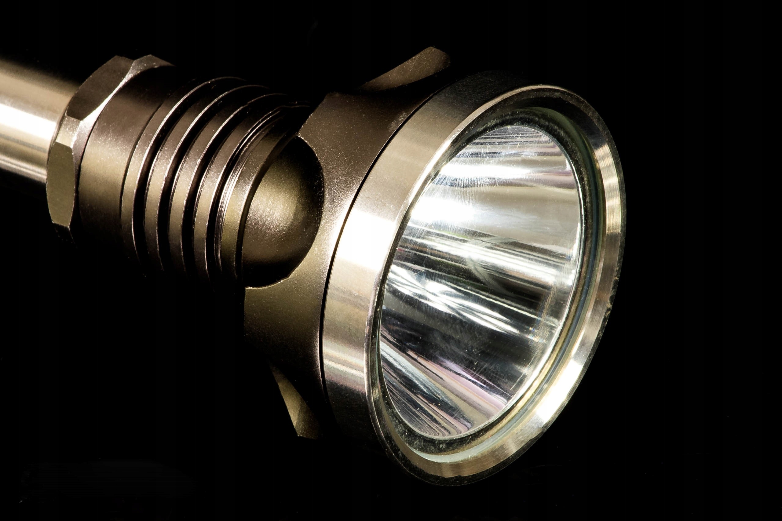 Latarka Turystyczna XY-666 2 x Akku- LP037 Marka X-Balog