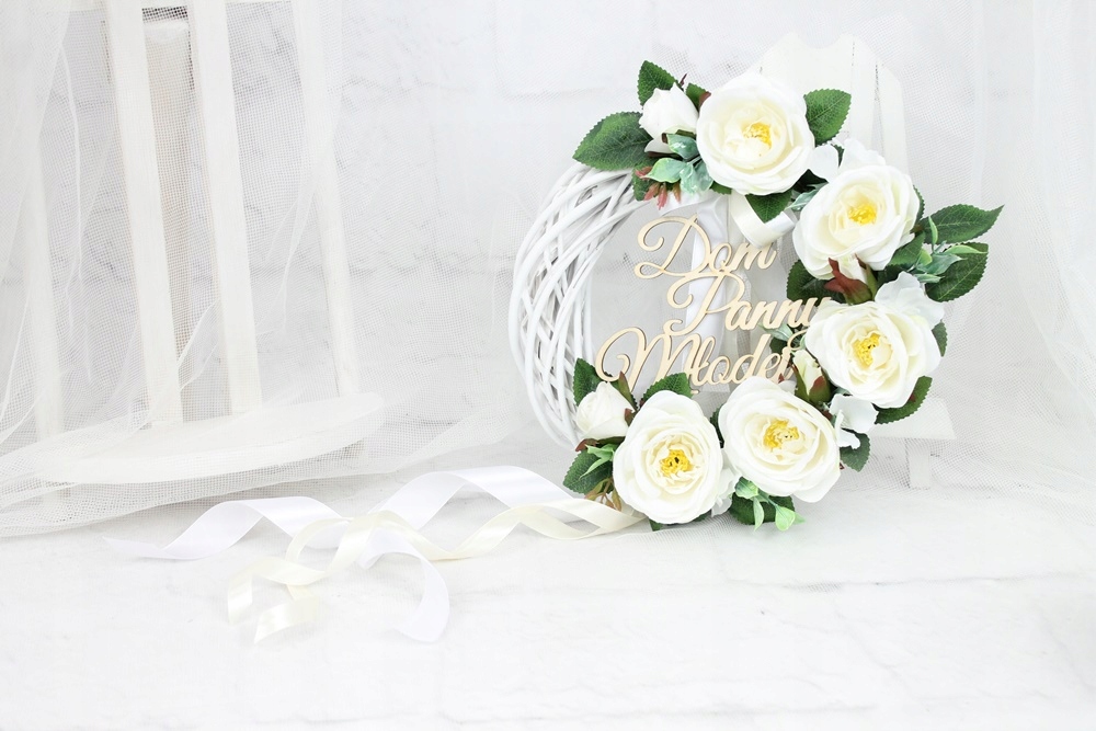 Wianek dekoracja na drzwi Dom Panny Młodej BIEL Kolor dominujący ecru
