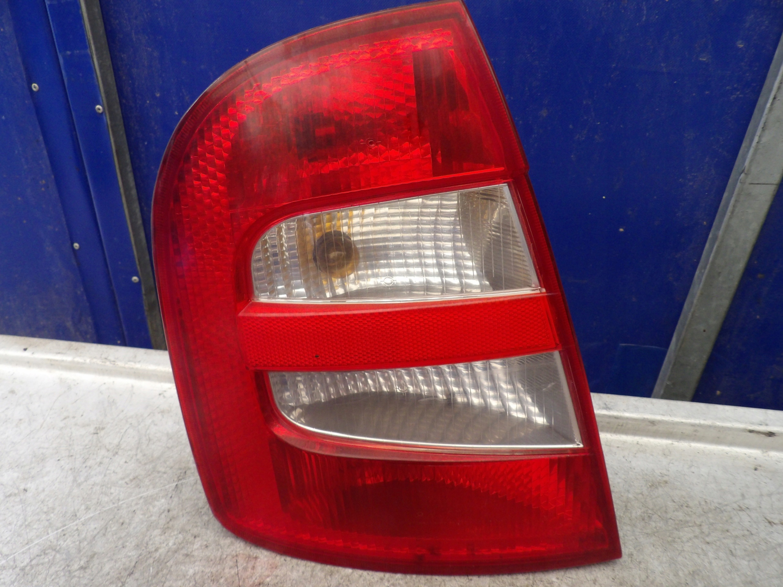 Skoda Fabia and light rear left HB