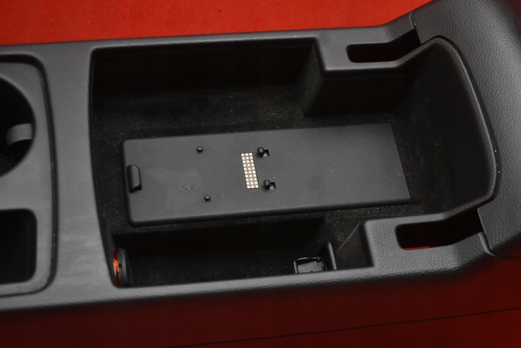TUNEL mitte EU AUDI A5 8T 07-11