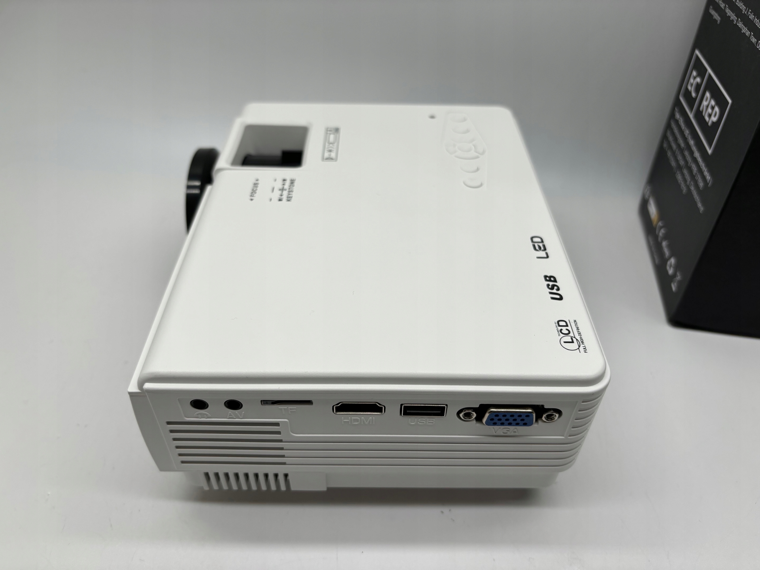 Mini projektor, AKATUO XR31 WiFi Bluetooth projektor FullHD 1080 OS ANDROID Waga produktu z opakowaniem jednostkowym 1.86 kg