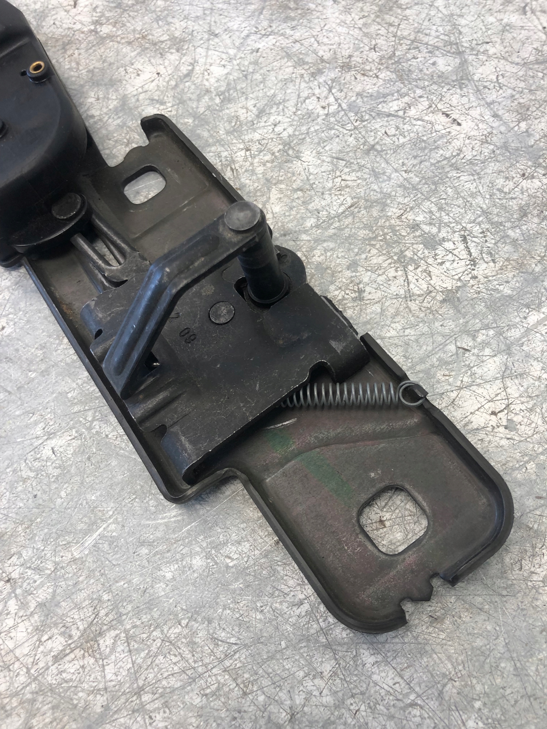 lock DOCIAG bonnet AUDI A4 B8 A6 C6 4F9827383D