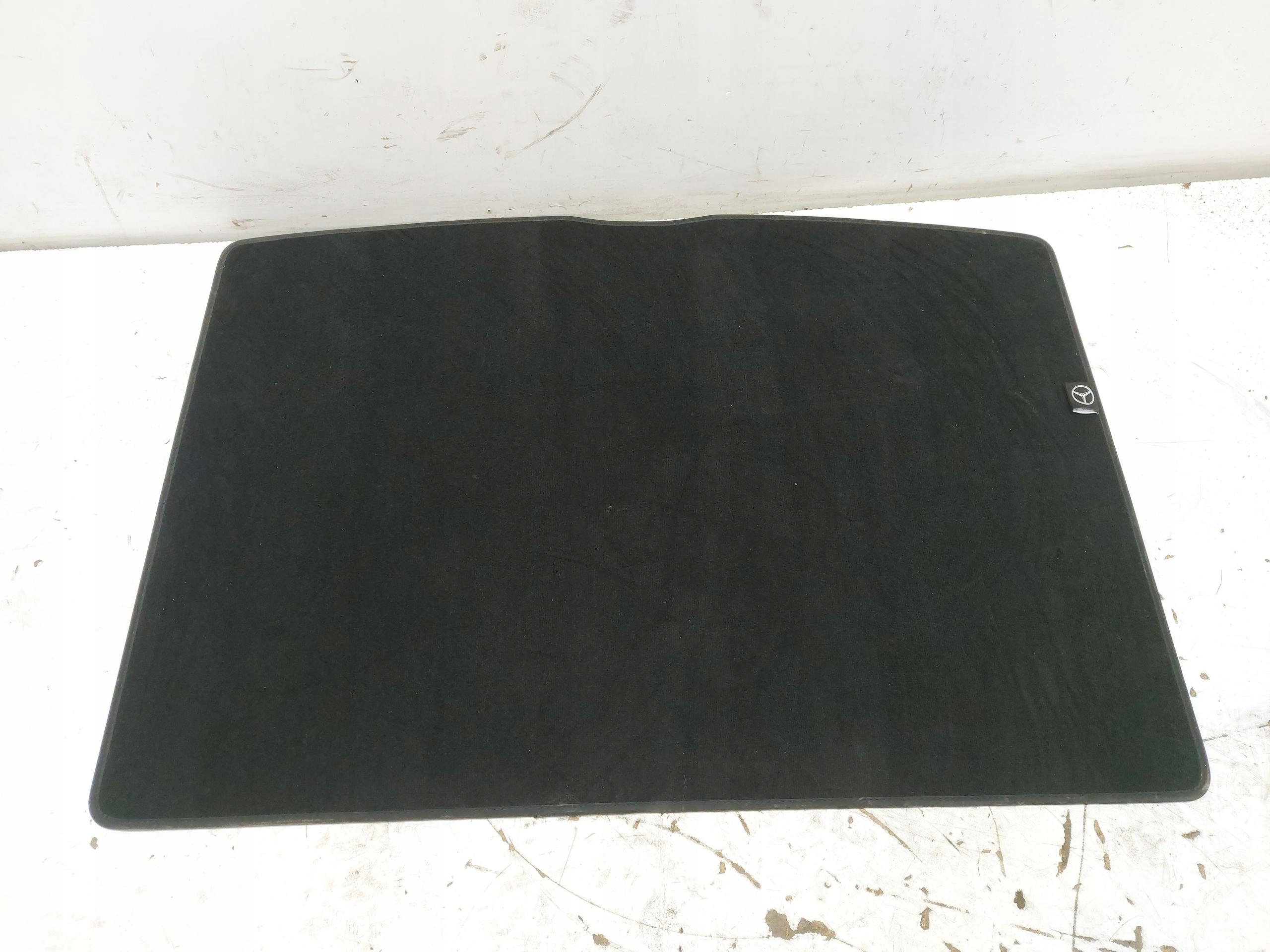 Mercedes GLA 250e LIFT carpet boot