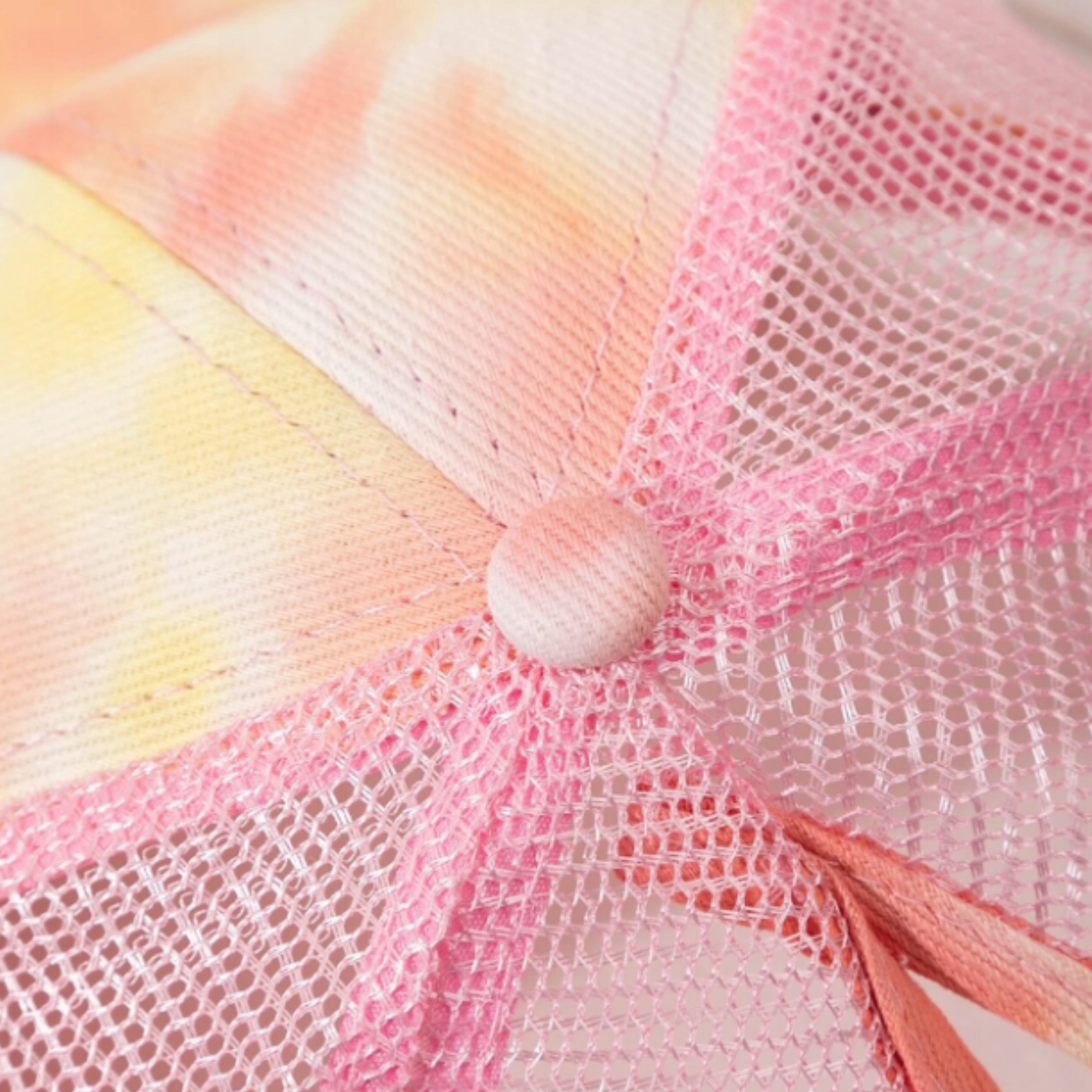 CZAPKA DAMSKA Z DASZKIEM NA KUCYK PRZECIWSŁONECZNA SIATKA PONYTAIL Wzór dominujący inny wzór